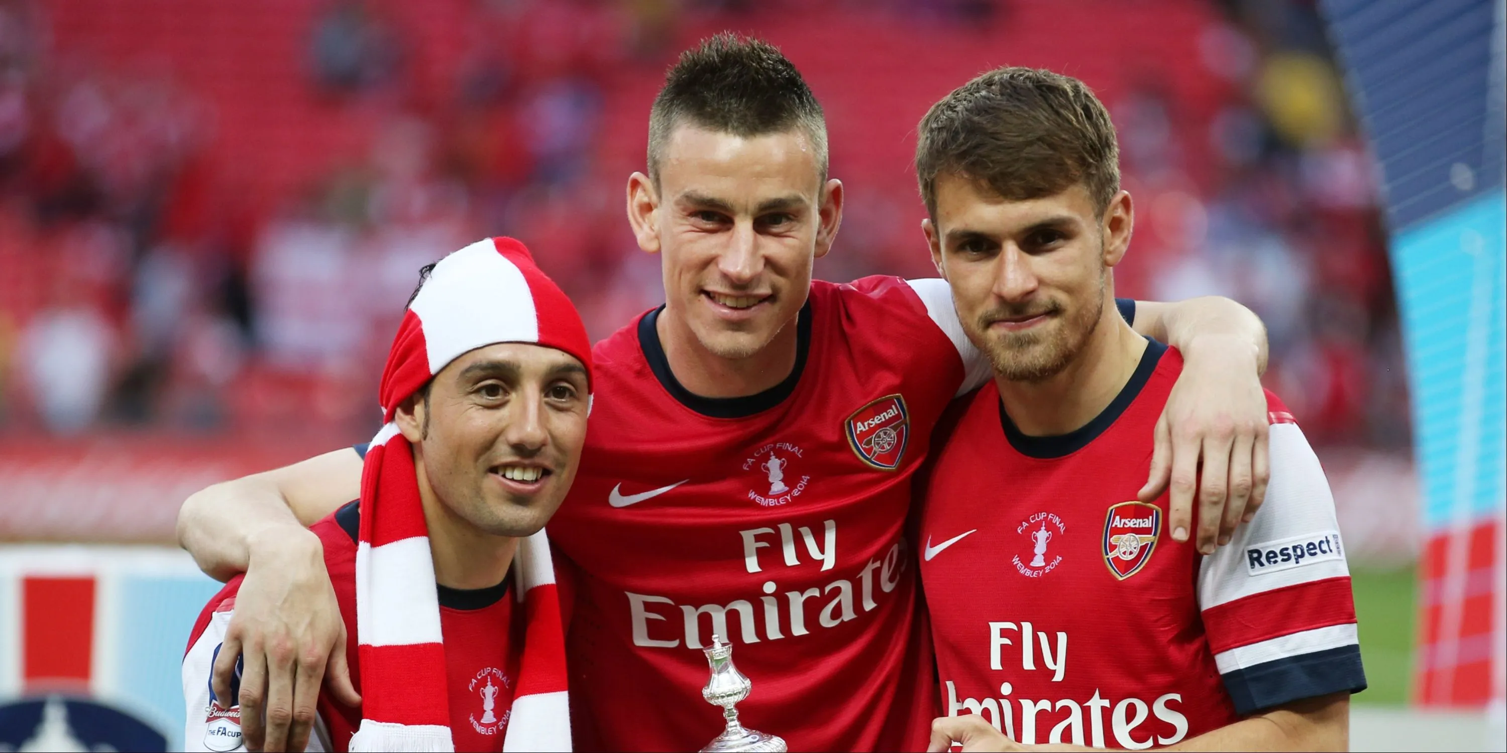 Aaron Ramsey ăn mừng cùng đồng đội cũ Koscielny và Cazorla tại Arsenal