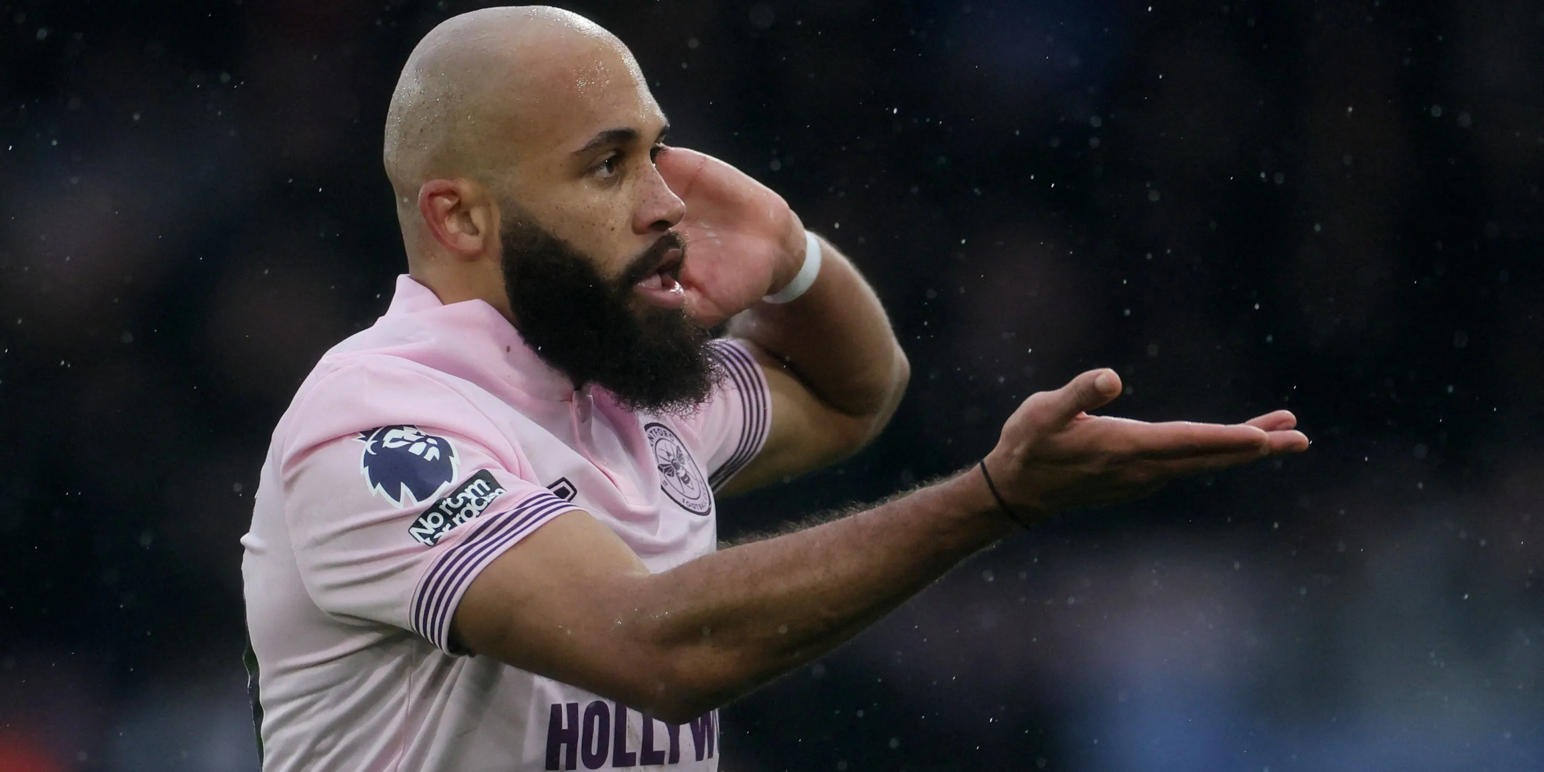 Bryan Mbeumo ăn mừng bàn thắng cho Brentford vào lưới đối thủ tại Ngoại hạng Anh