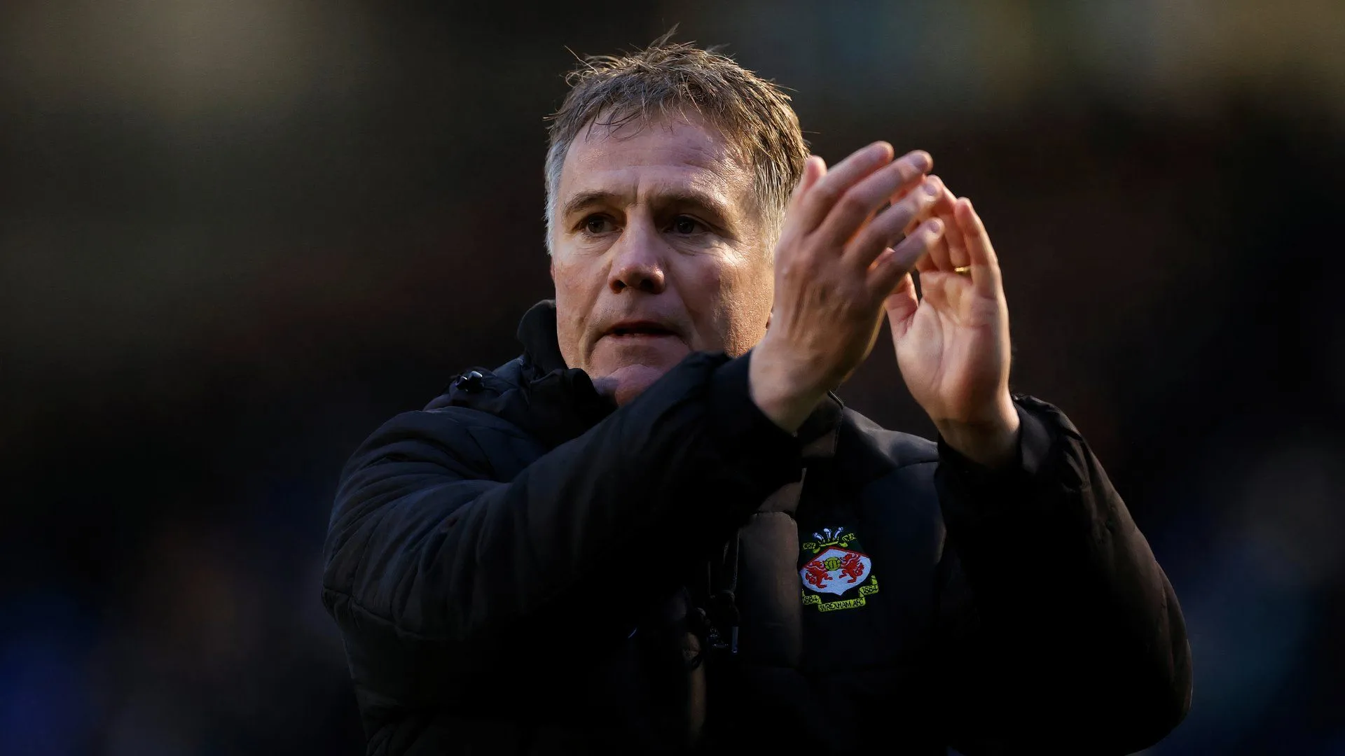 HLV Phil Parkinson của Wrexham, người dẫn dắt các hoạt động chuyển nhượng