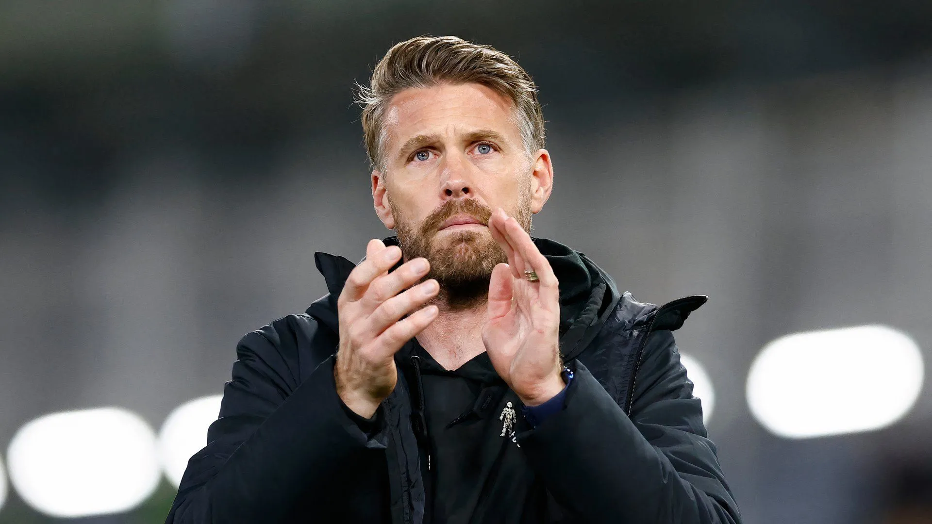 HLV Rob Edwards khi còn dẫn dắt câu lạc bộ Luton Town ở giải Hạng Nhất Anh