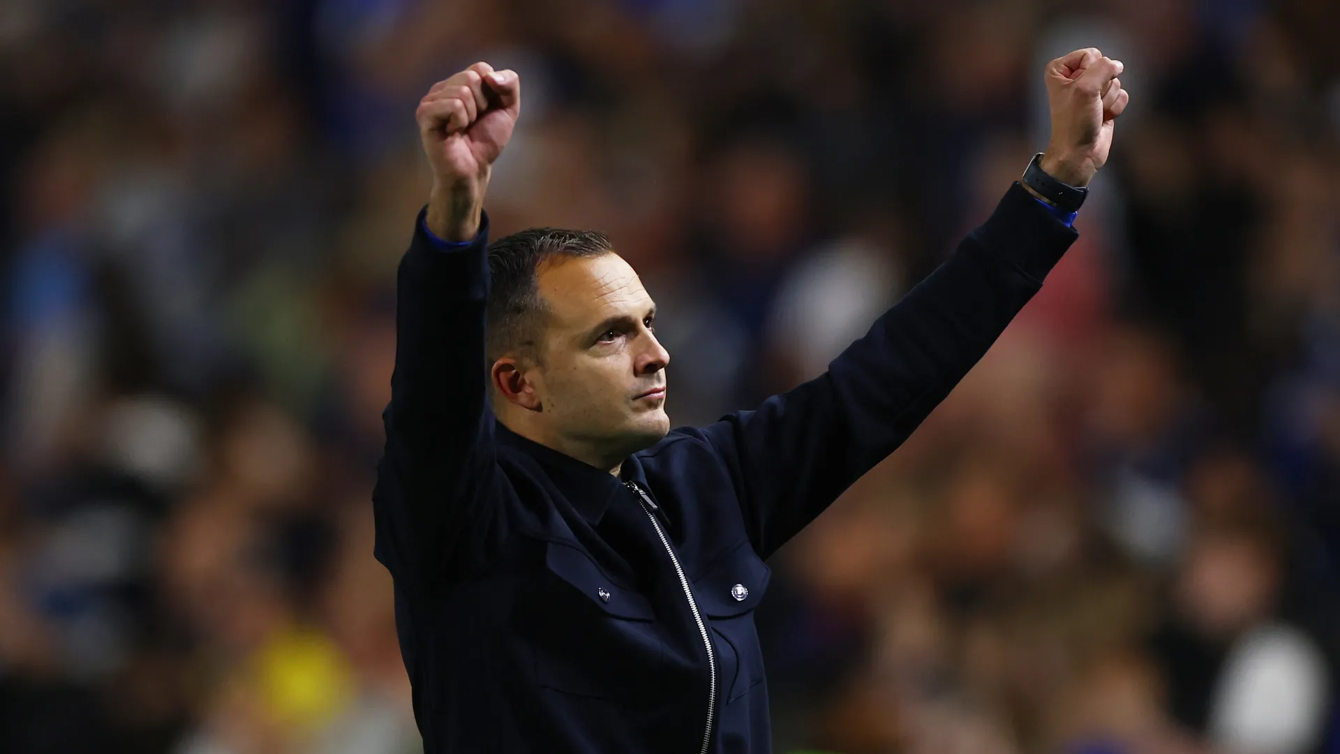 Huấn luyện viên Chris Davies chỉ đạo đội Birmingham City