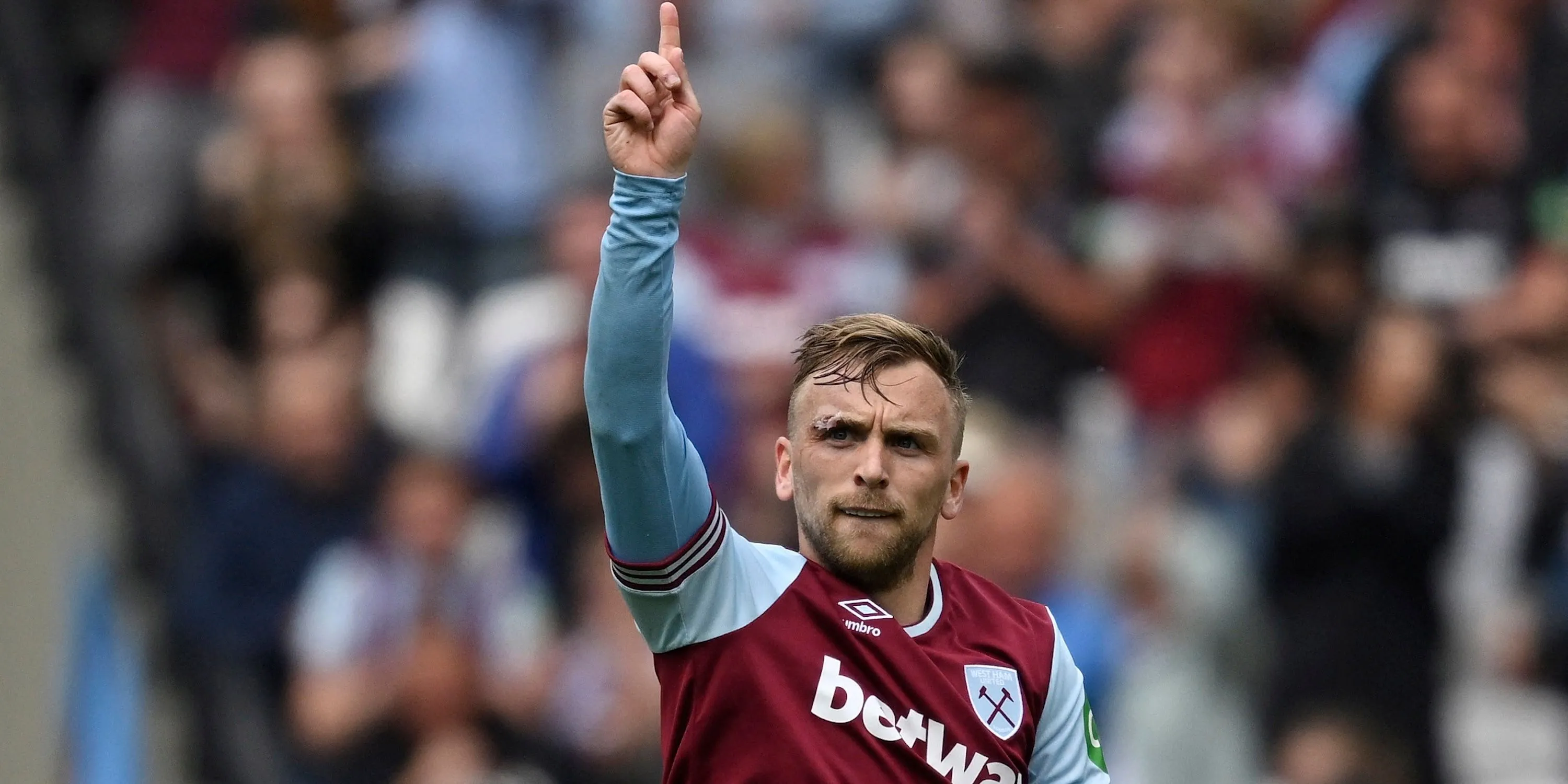 Jarrod Bowen ăn mừng bàn thắng cho West Ham United