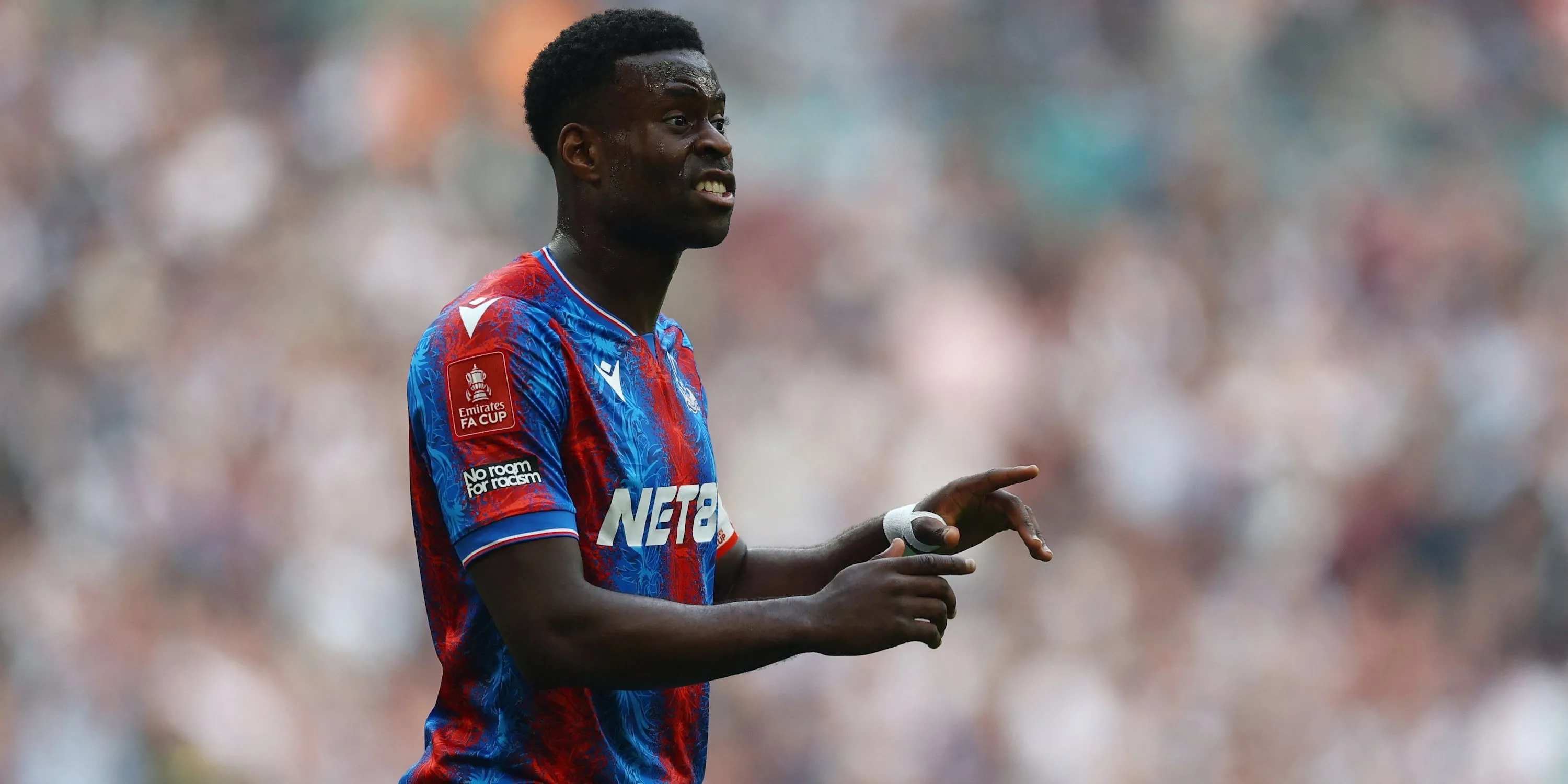 Marc Guehi trong màu áo câu lạc bộ Crystal Palace tại Premier League