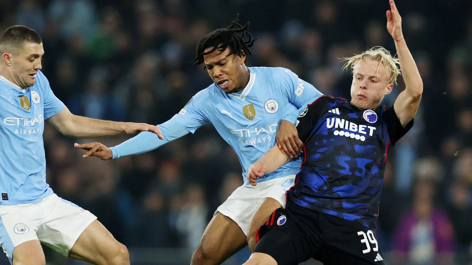 Micah Hamilton trong màu áo Manchester City
