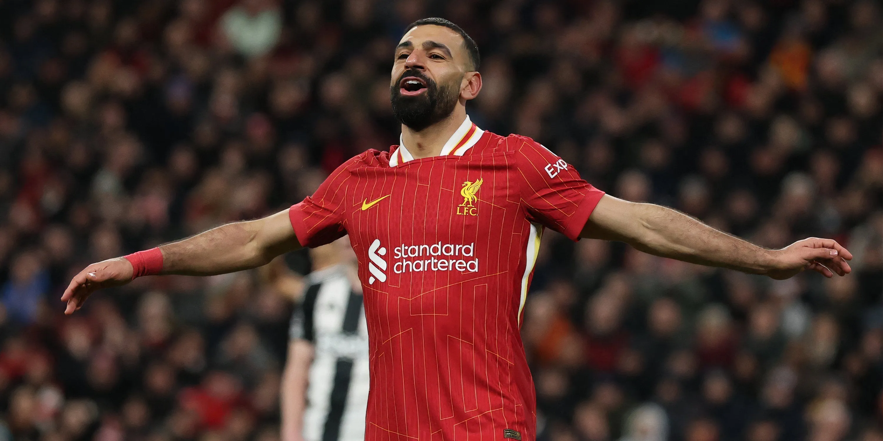 Mohamed Salah ăn mừng bàn thắng trong màu áo Liverpool