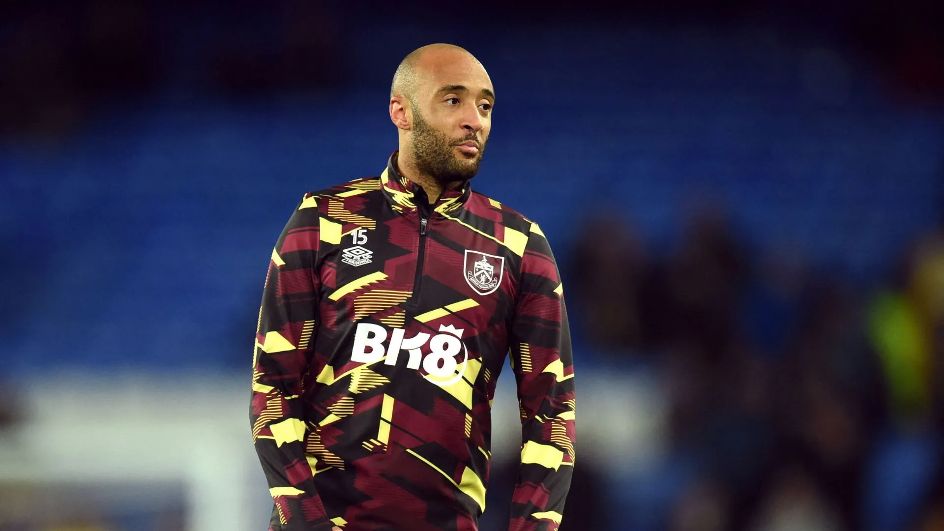 Nathan Redmond trong màu áo Burnley thi đấu tại Carabao Cup
