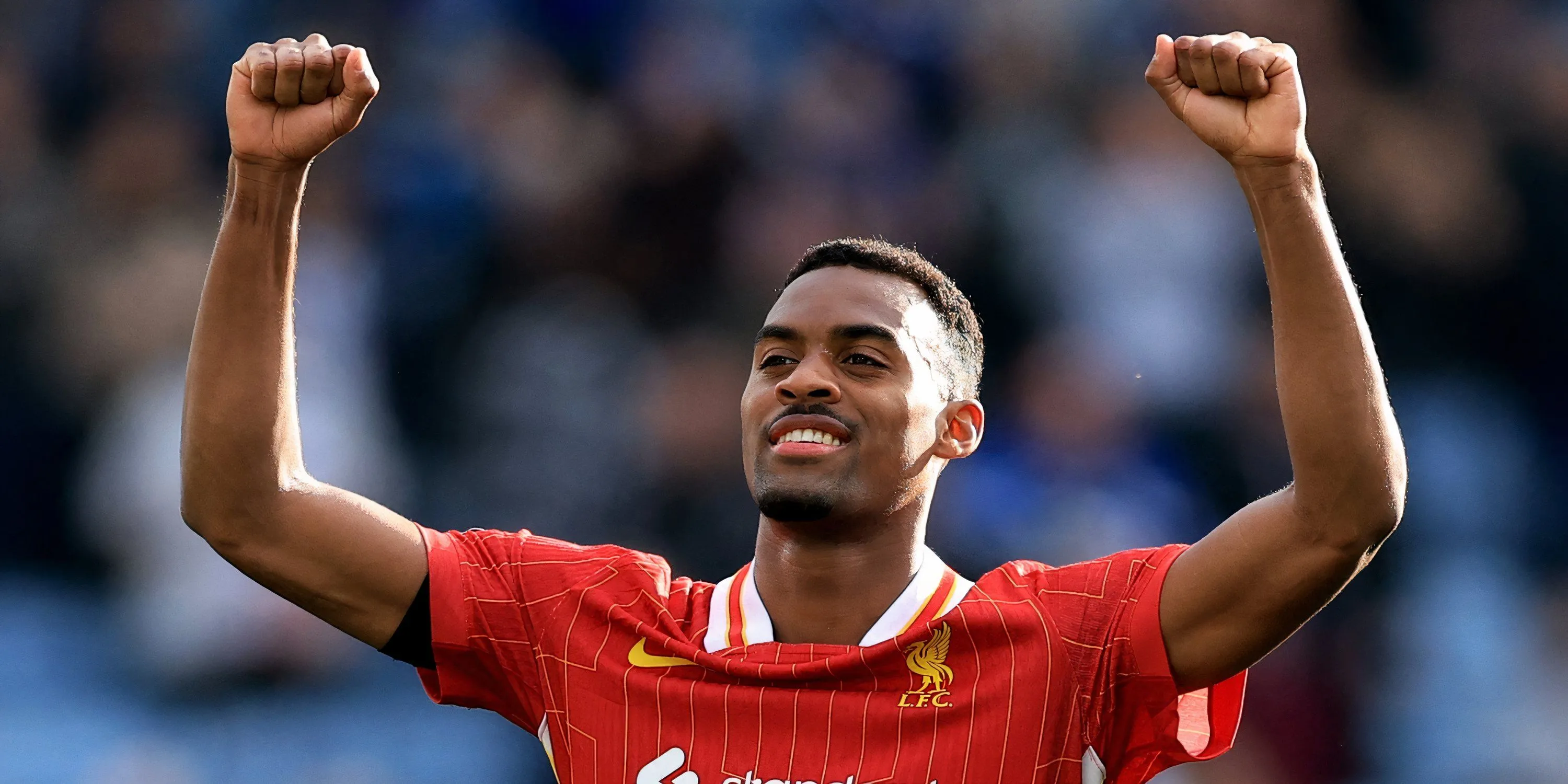 Ryan Gravenberch thi đấu cho Liverpool trong một trận đấu tại Ngoại hạng Anh