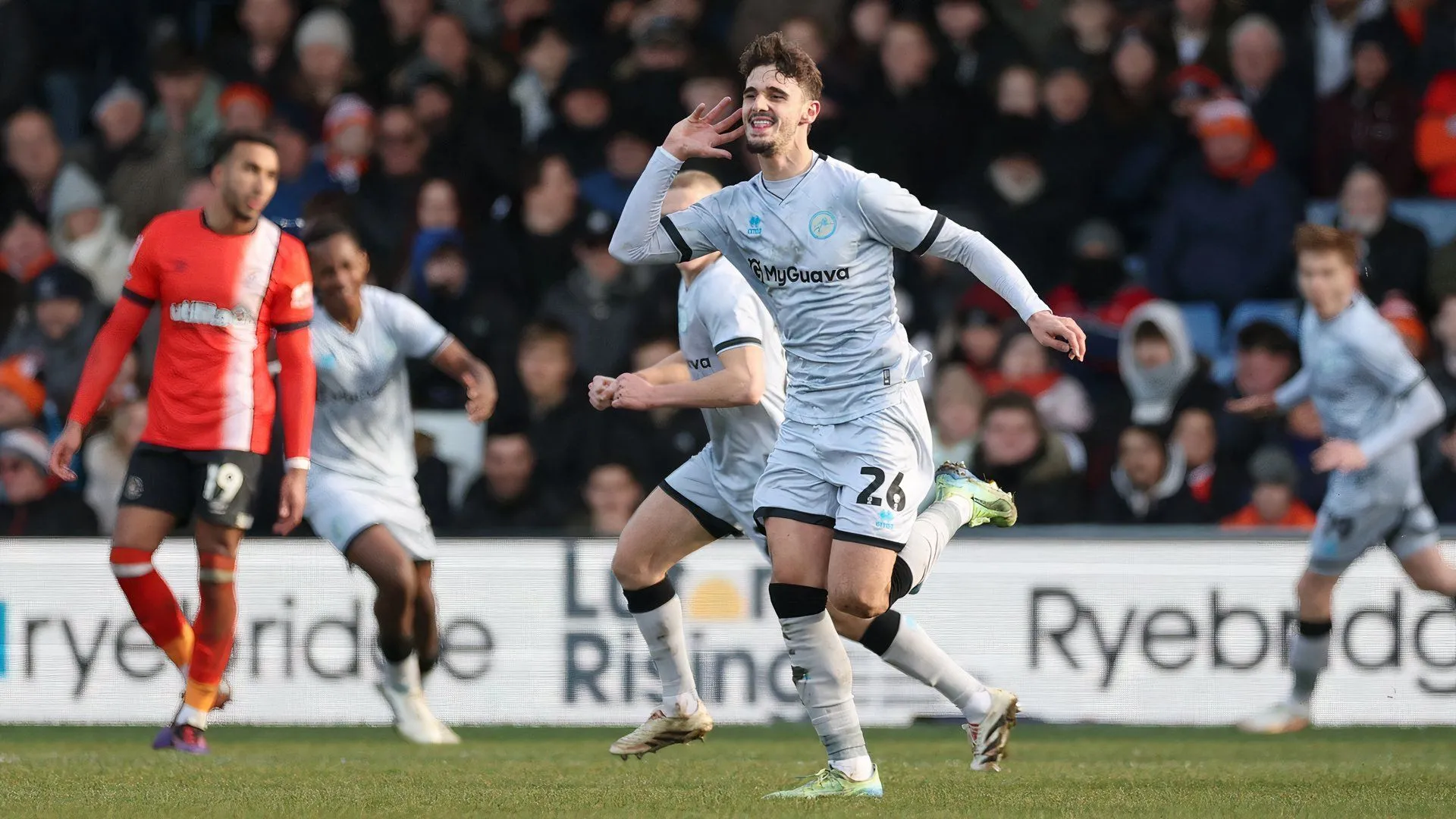 Tiền đạo Mihailo Ivanovic ăn mừng bàn thắng cho Millwall