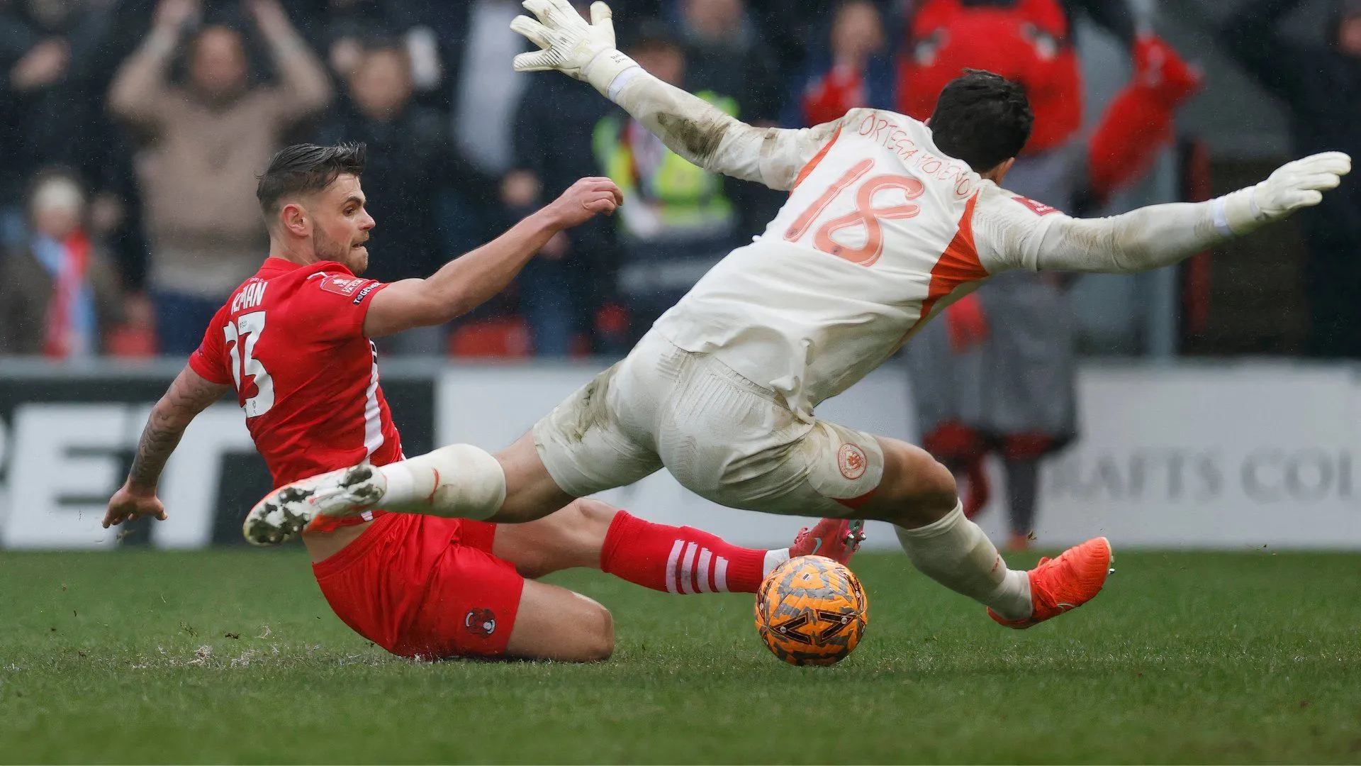Charlie Kelman thi đấu ấn tượng trong màu áo Leyton Orient mùa giải 2023/24