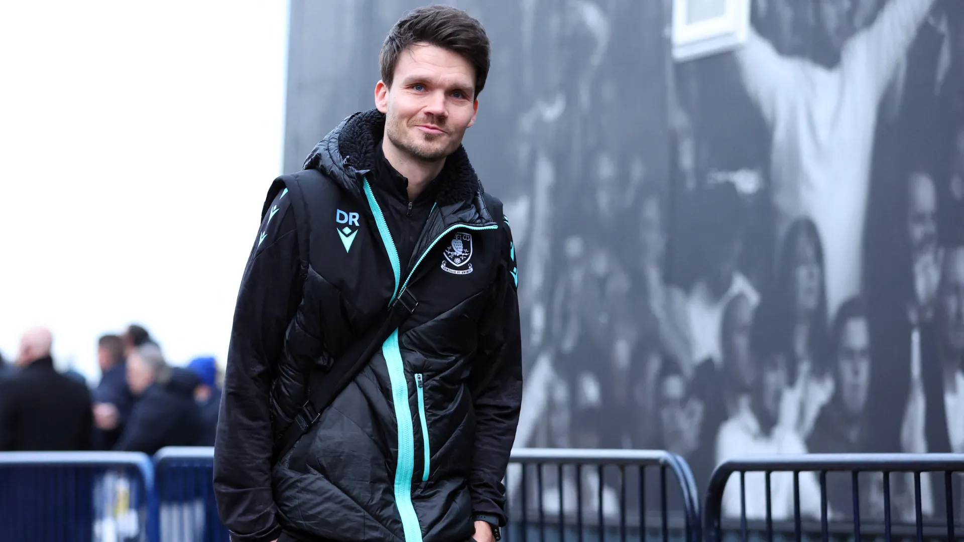 HLV Danny Röhl với tương lai bất định tại Sheffield Wednesday