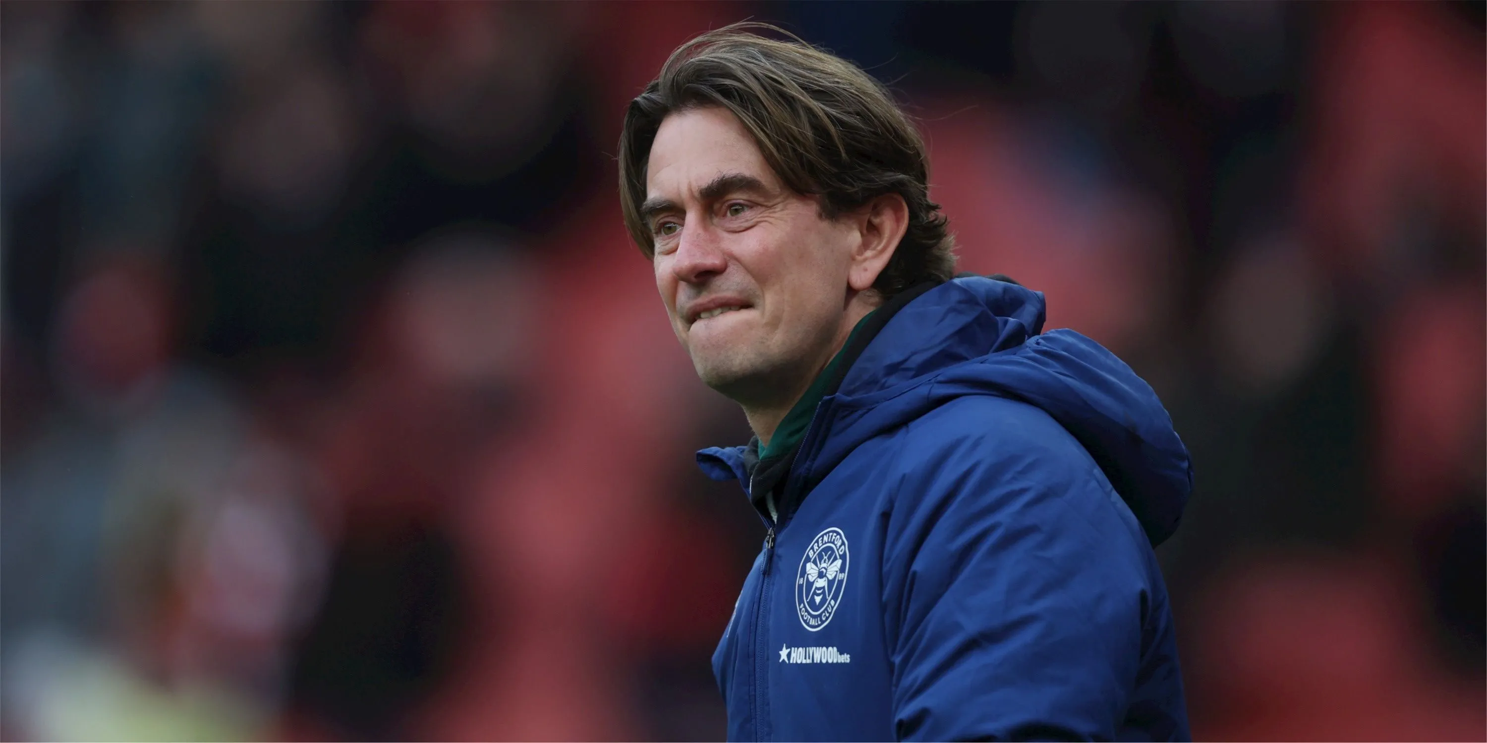 HLV Thomas Frank chỉ đạo từ khu kỹ thuật của Brentford