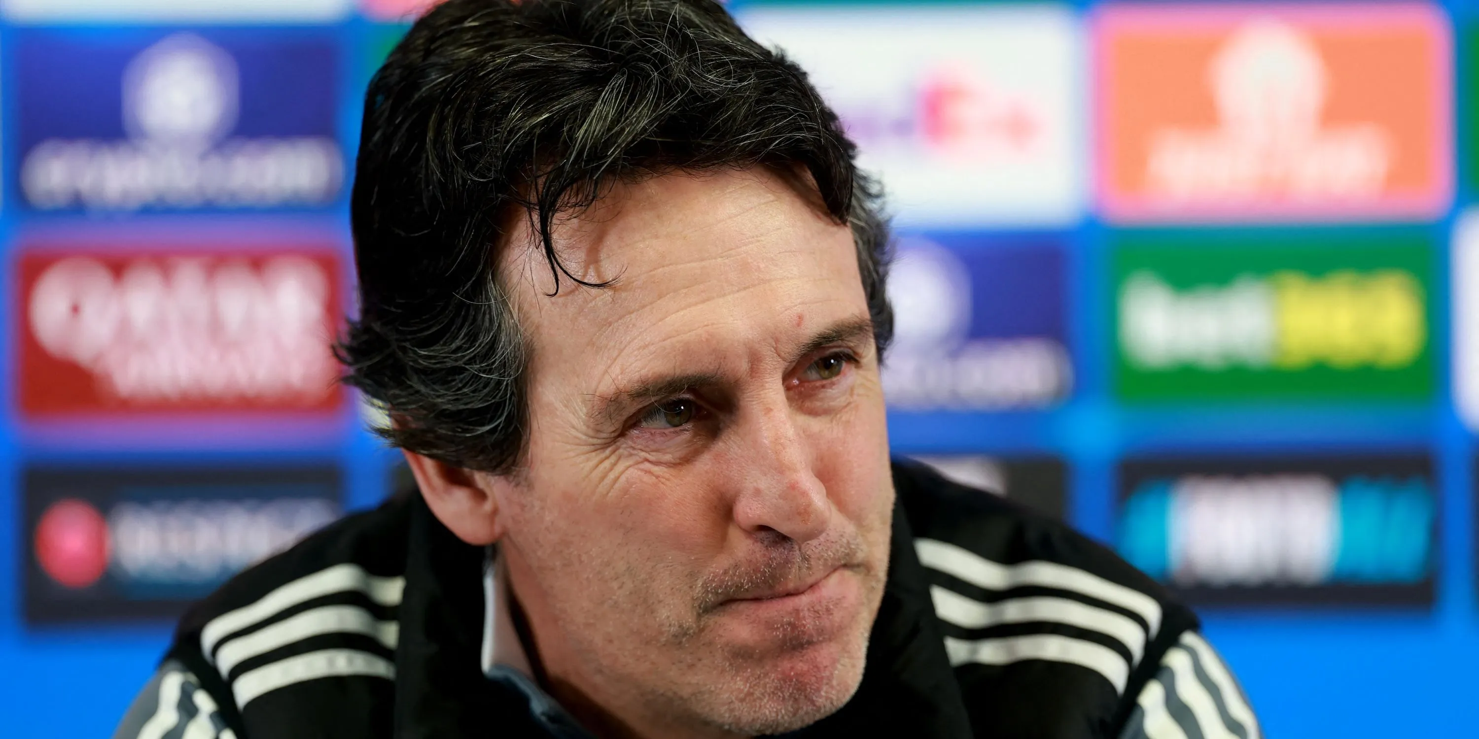 HLV Unai Emery trong buổi họp báo của Aston Villa