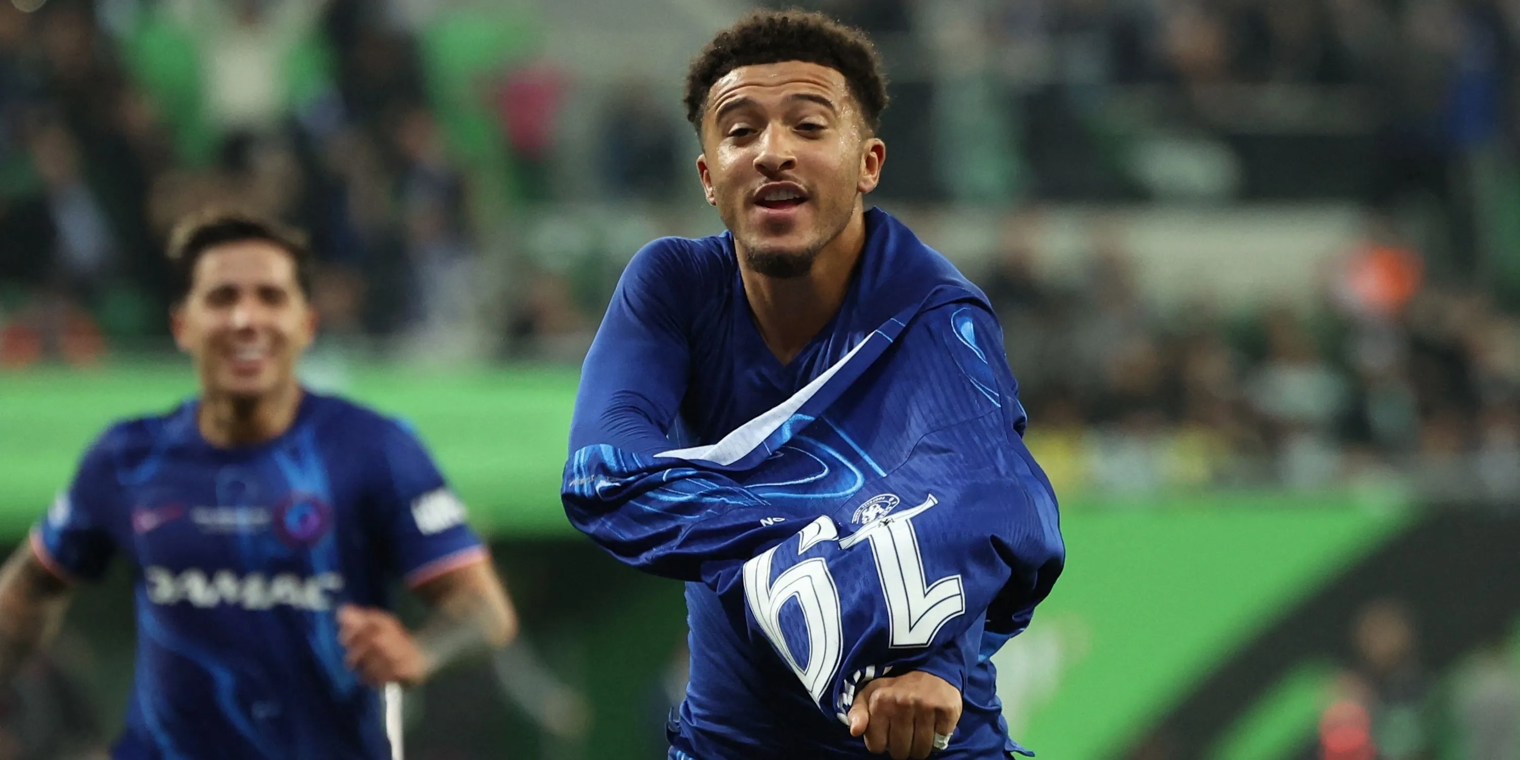 Jadon Sancho trong màu áo Chelsea - Anh đã trở lại Man United