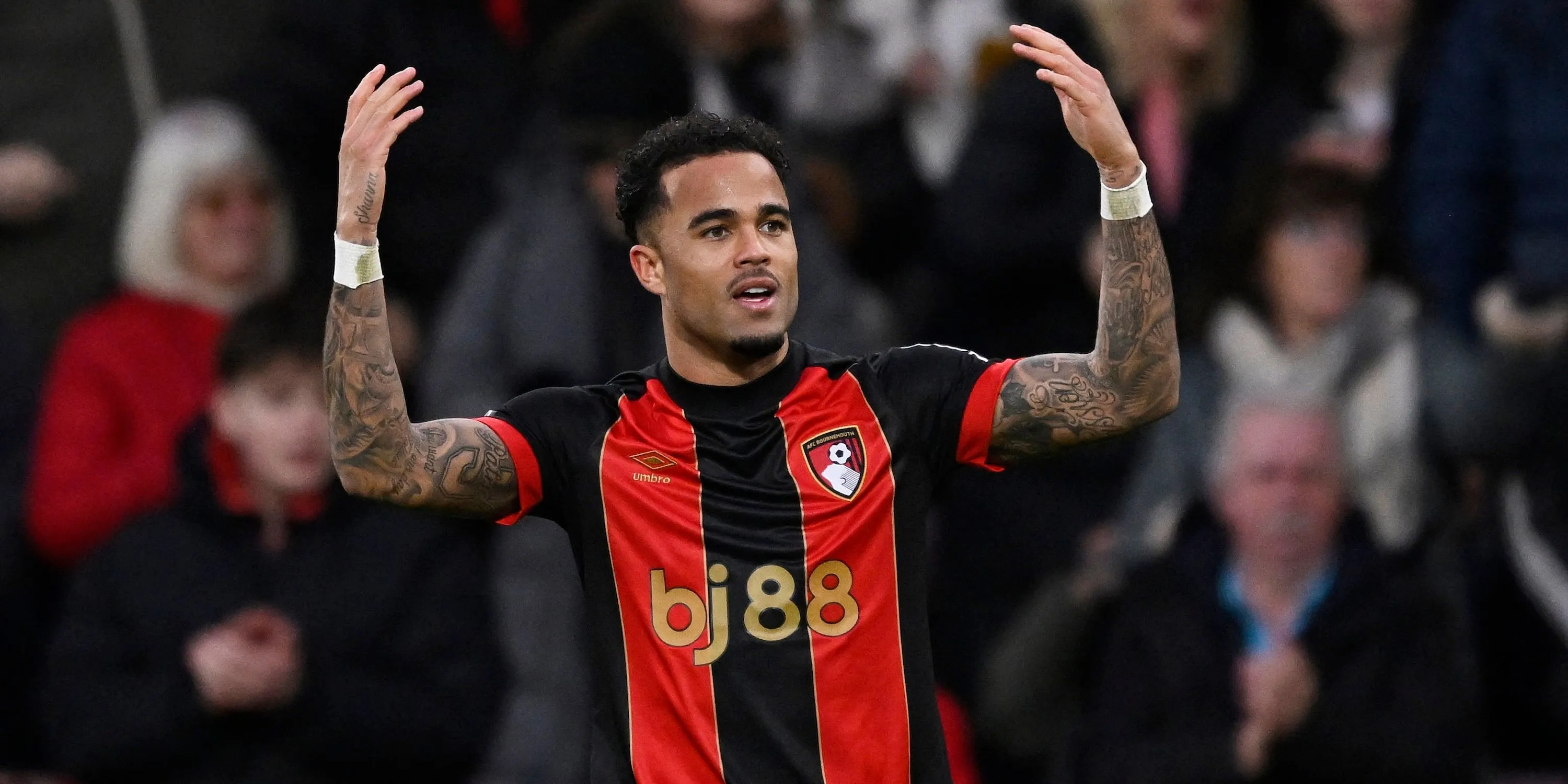 Justin Kluivert ăn mừng bàn thắng cho câu lạc bộ Bournemouth