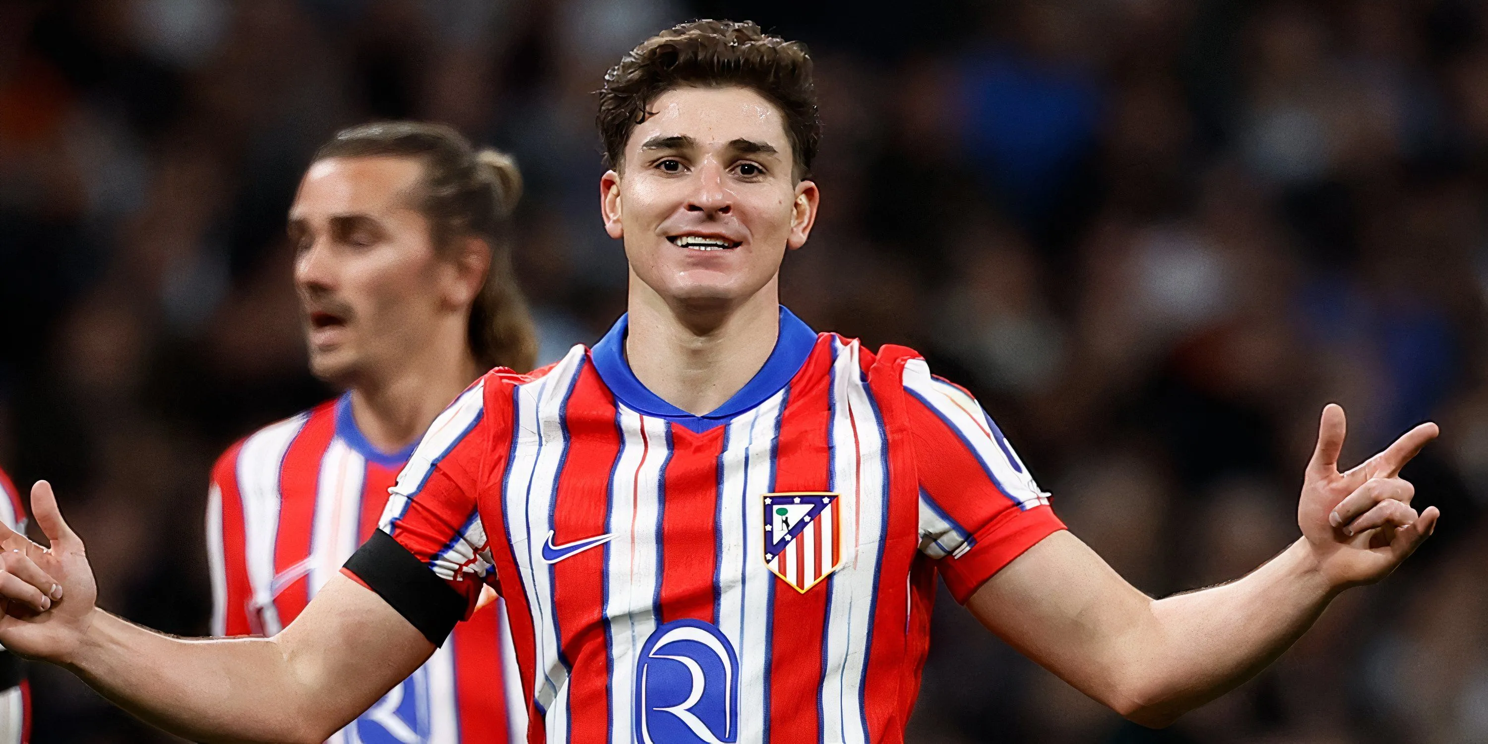 Tiền đạo Julian Alvarez trong màu áo Atletico Madrid