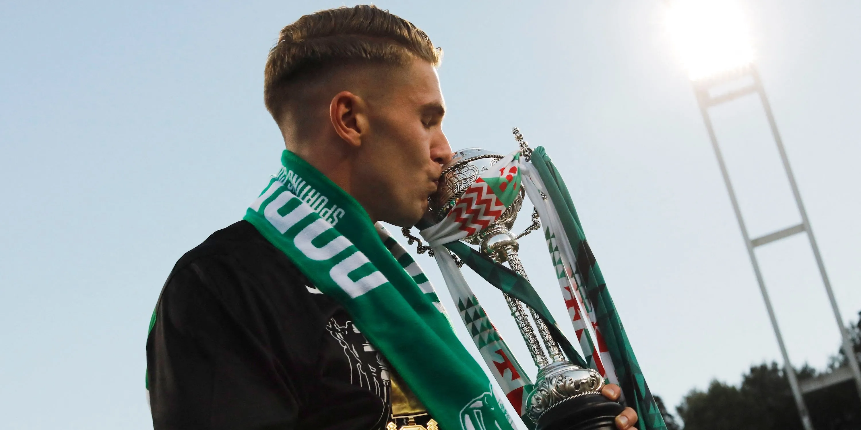 Tiền đạo Viktor Gyokeres ăn mừng cùng Sporting CP sau khi giành danh hiệu Cúp Quốc gia Bồ Đào Nha