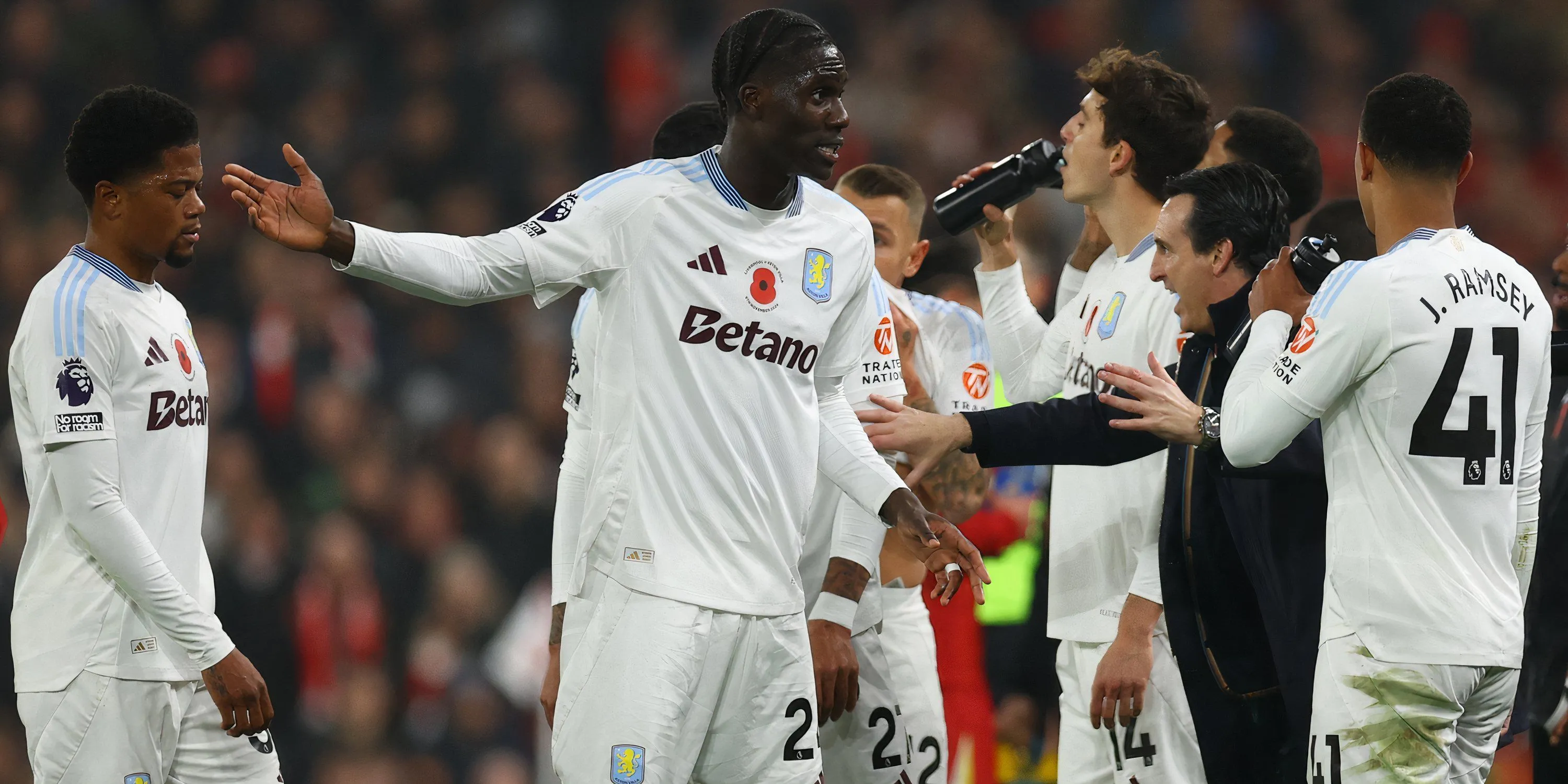 Tiền vệ Amadou Onana trong màu áo Aston Villa