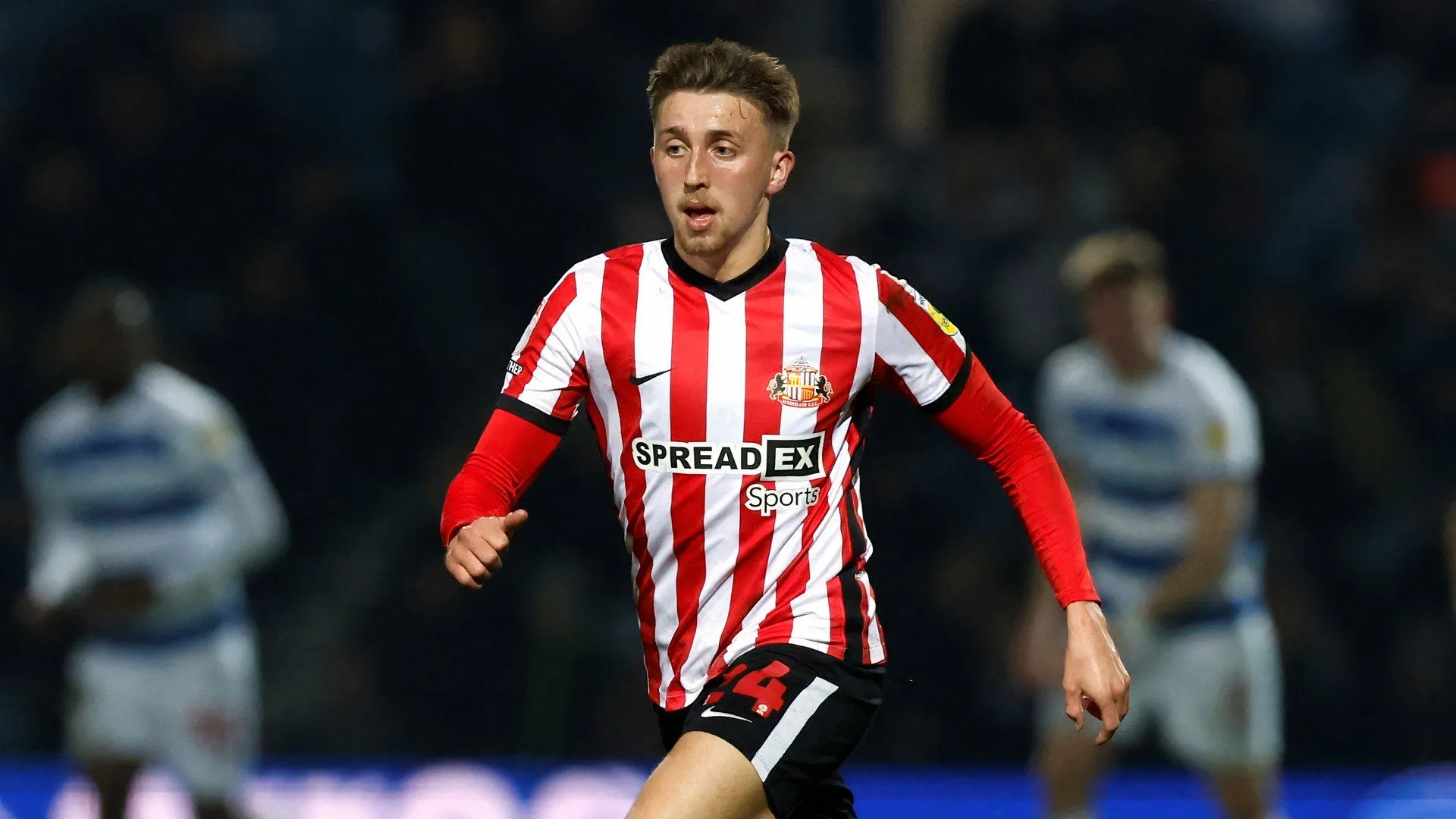 Tiền vệ đội trưởng Sunderland Dan Neil thi đấu tại Championship