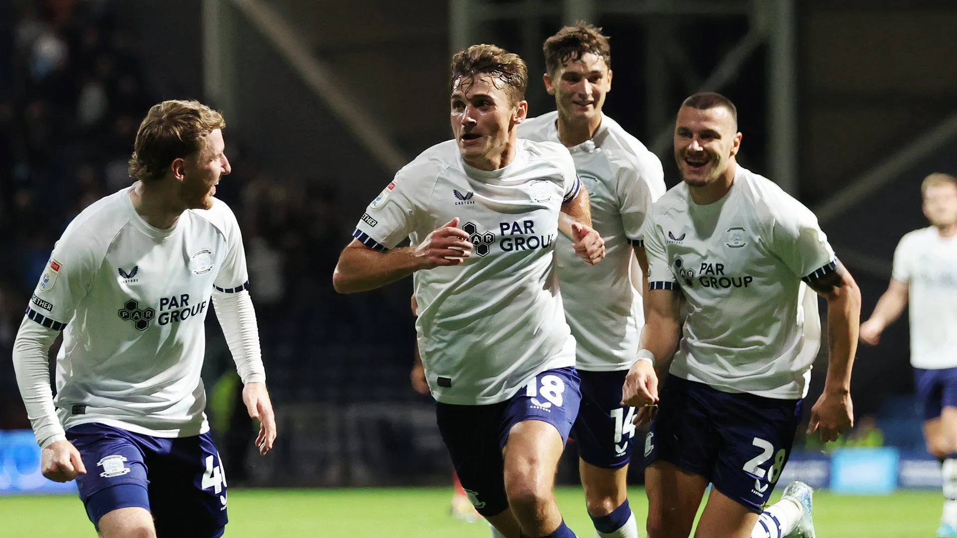 Tiền vệ Ryan Ledson trong màu áo Preston North End trước khi gia nhập Huddersfield