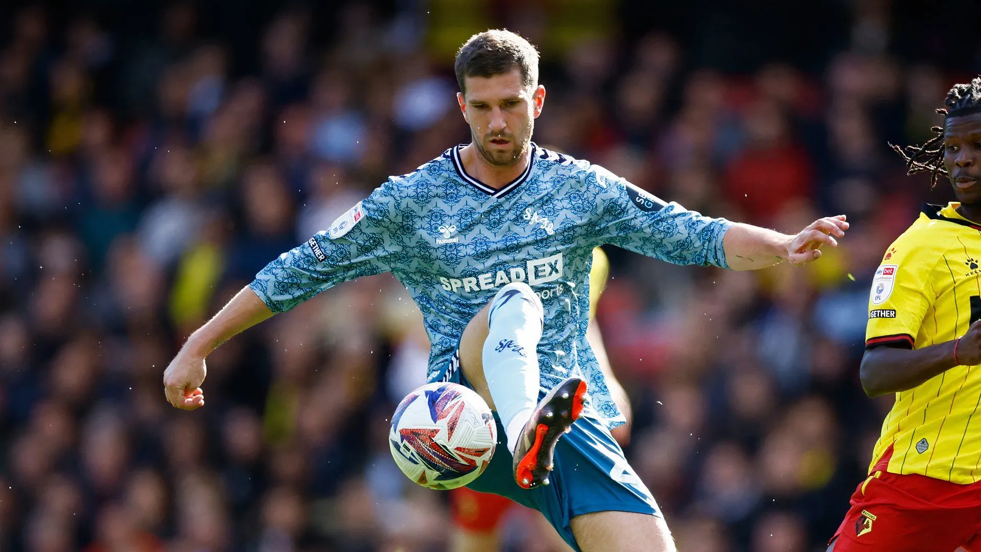 Trung vệ Chris Mepham trong màu áo Sunderland ở mùa giải trước