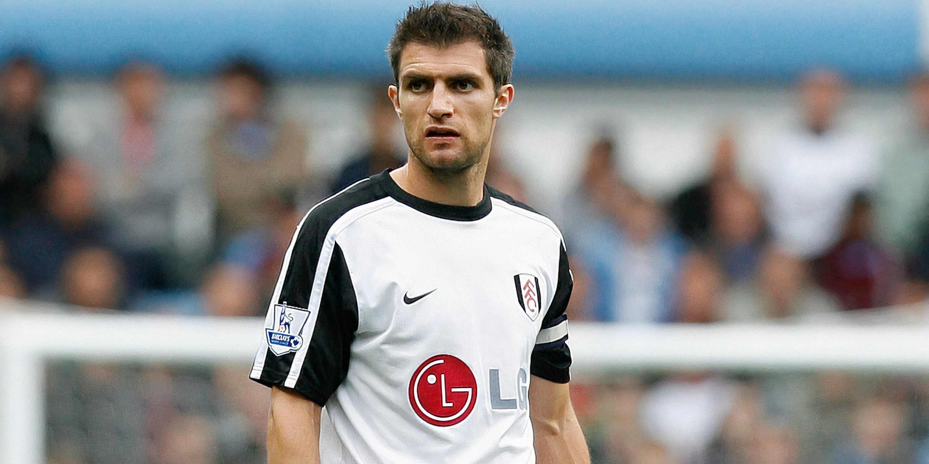 Aaron Hughes, hậu vệ đa năng của Newcastle, Aston Villa và Fulham