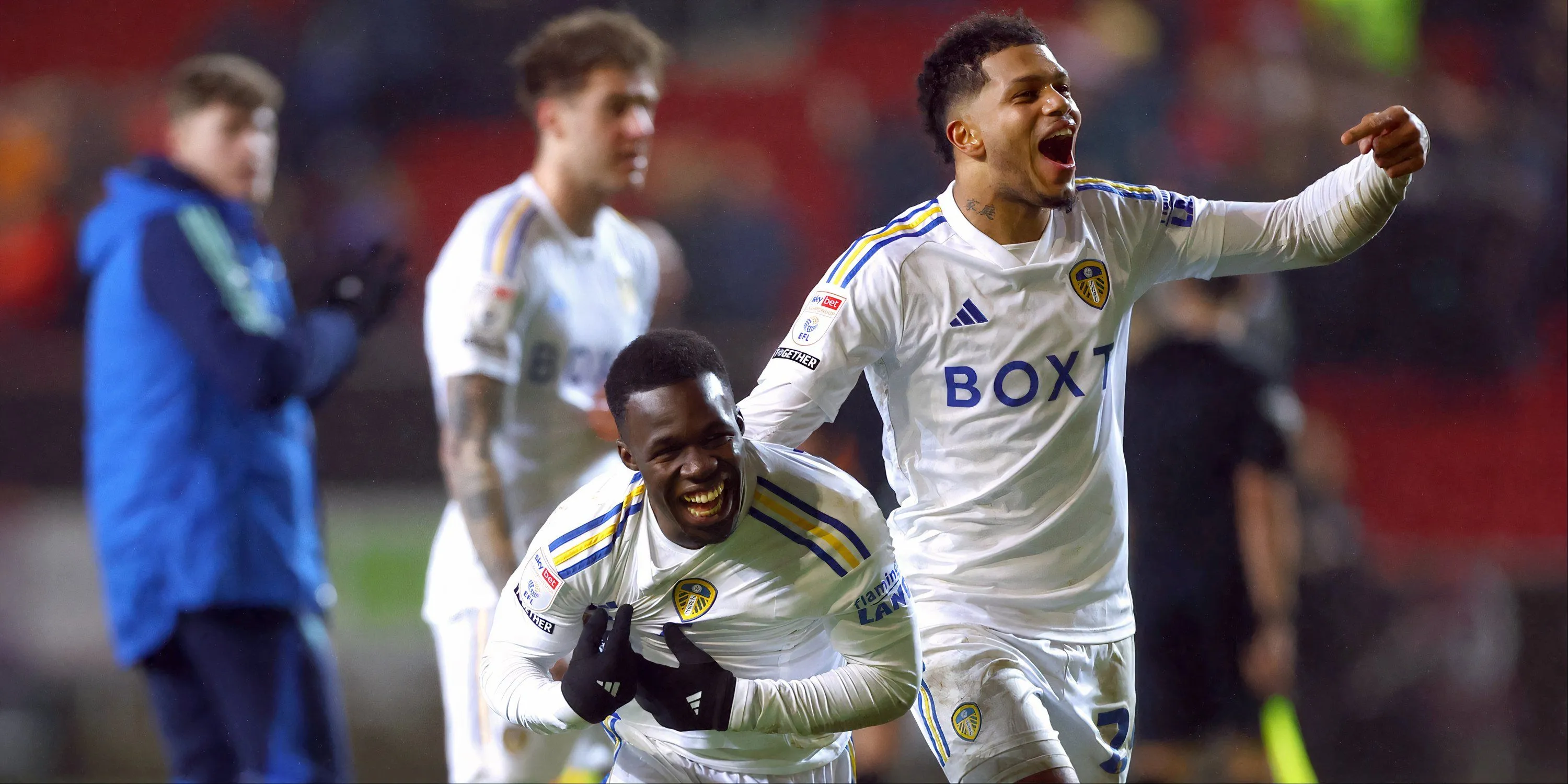 Cầu thủ Leeds United Gnonto và Rutter, minh họa cho nhu cầu tăng cường lực lượng của đội bóng.