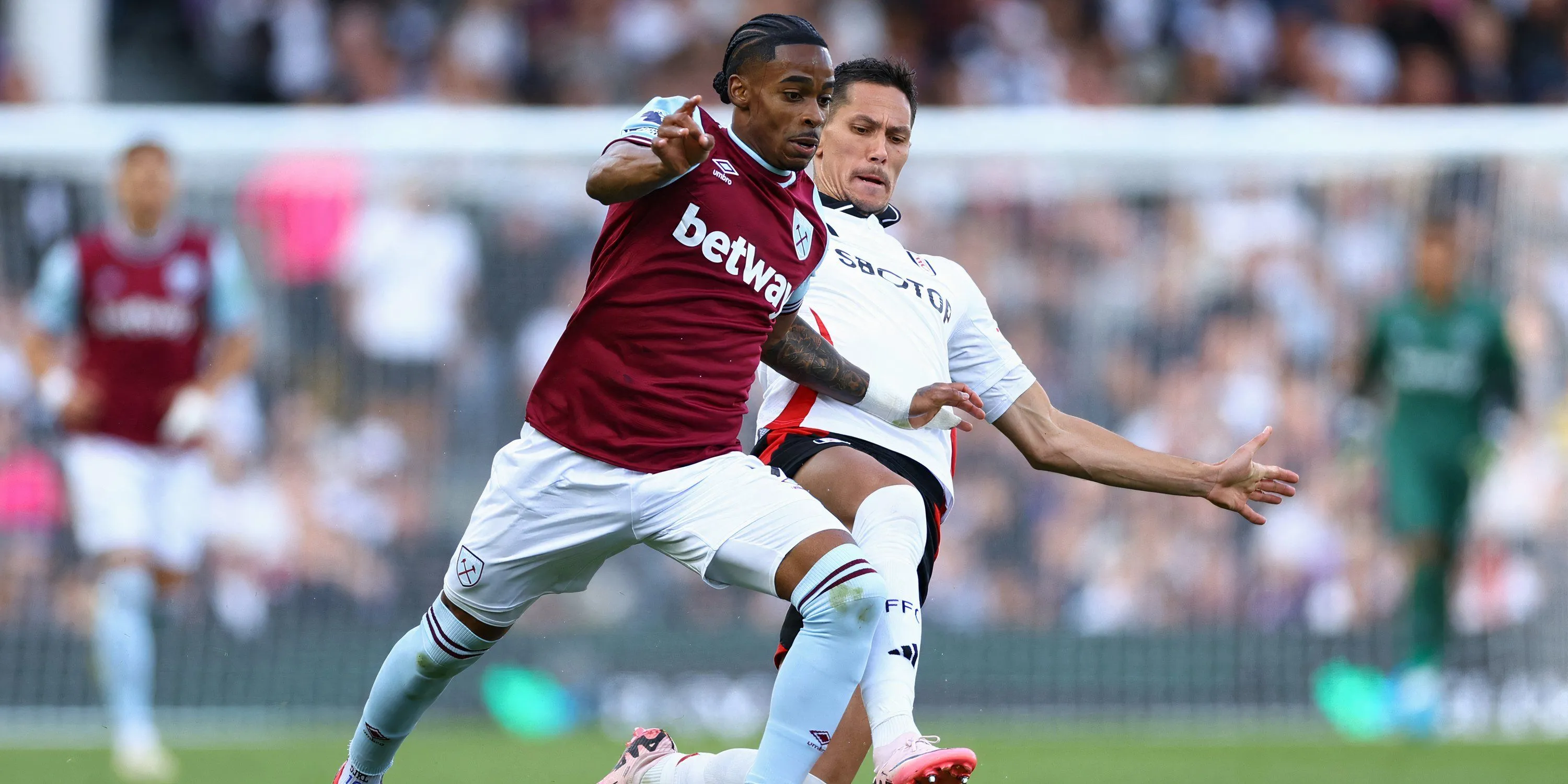 Crysencio Summerville cầu thủ West Ham thi đấu