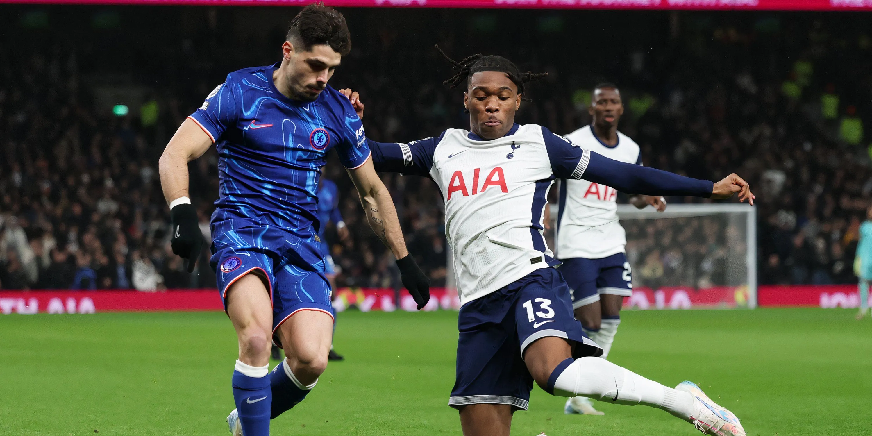 Destiny Udogie trong trận đấu của Tottenham tại Premier League