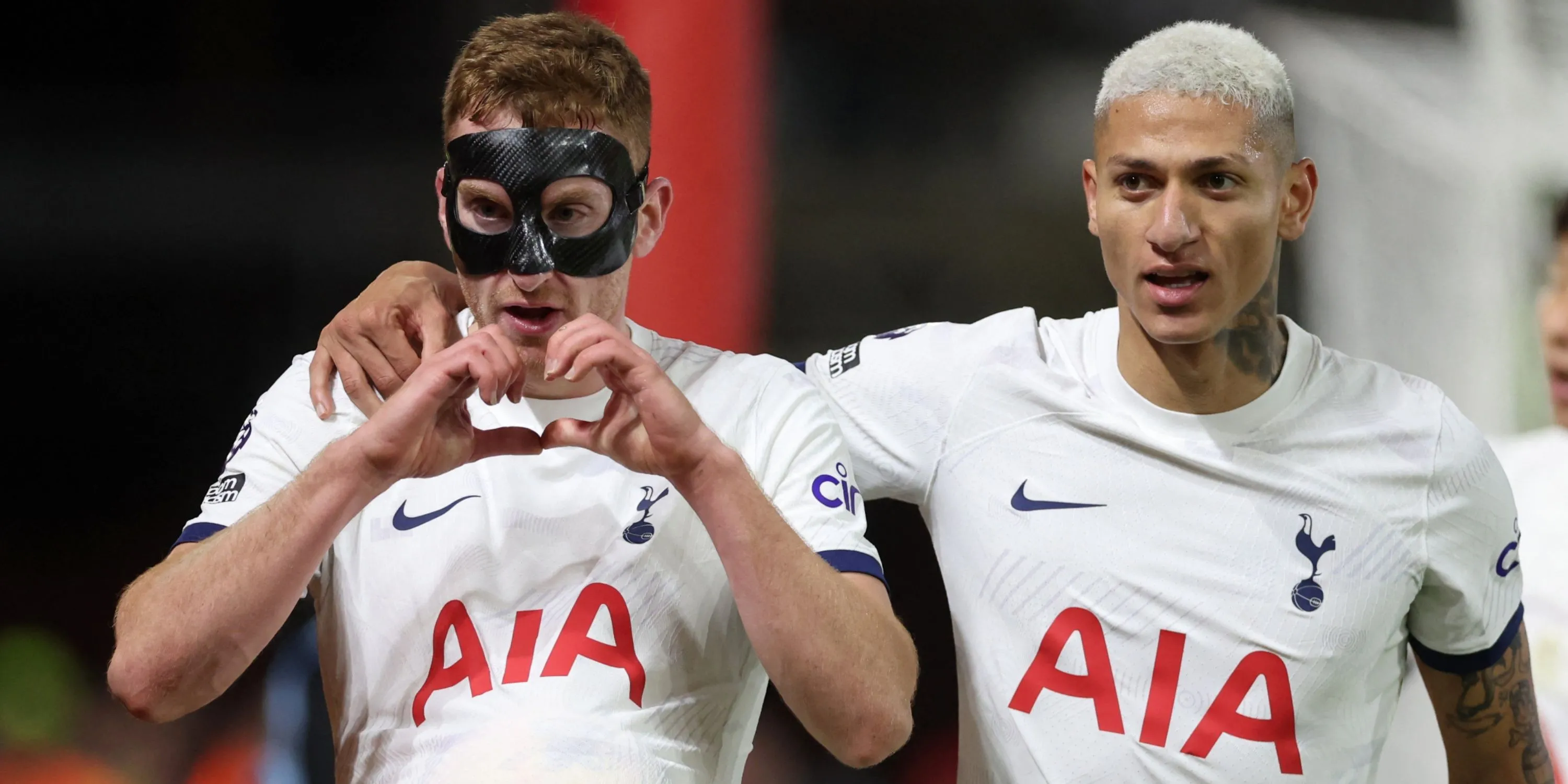 Đội bóng Tottenham Hotspur trên sân vận động mới.