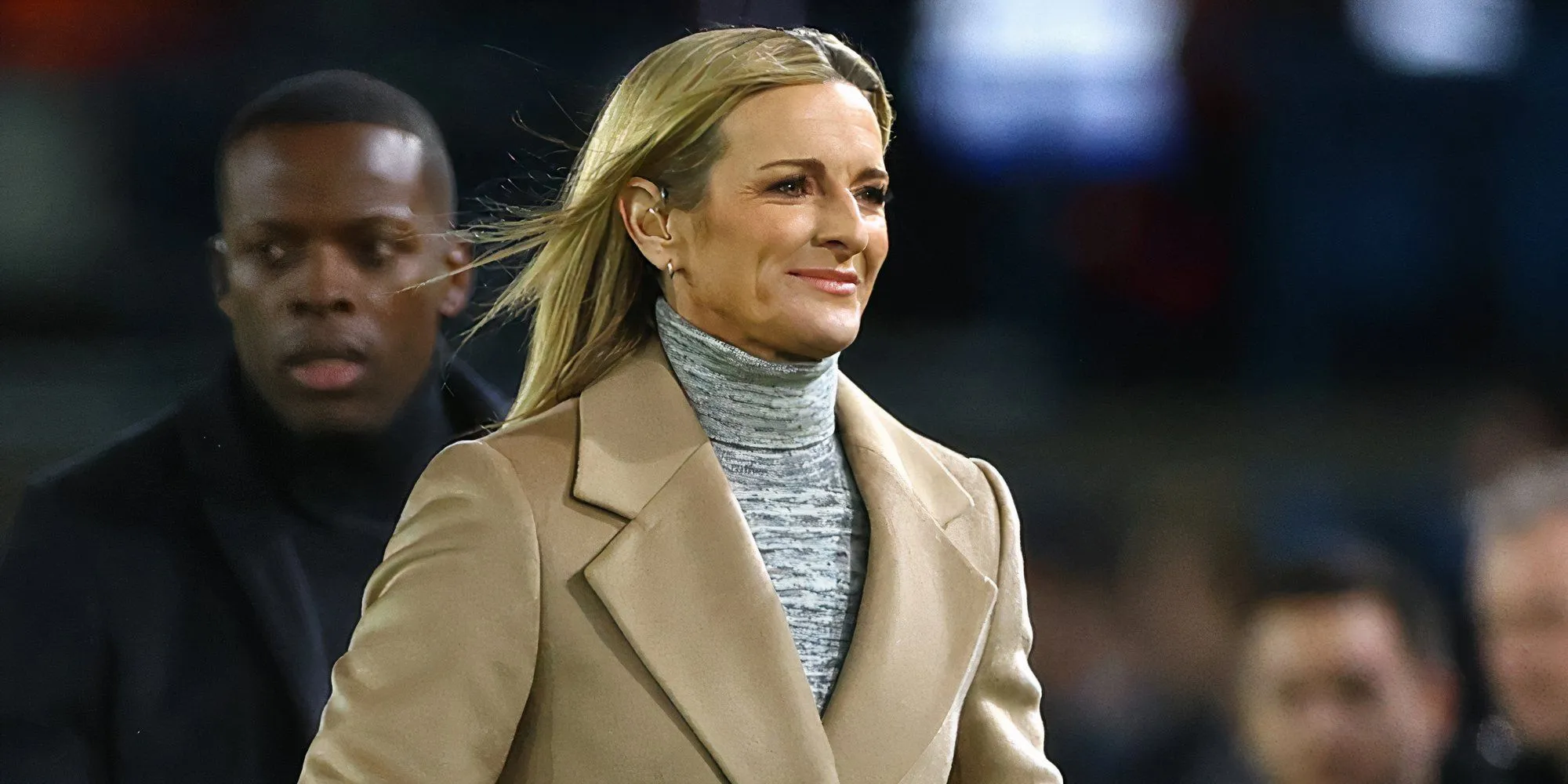 Gabby Logan, nữ bình luận viên đa tài, thường xuyên xuất hiện trong các chương trình bóng đá và Olympic