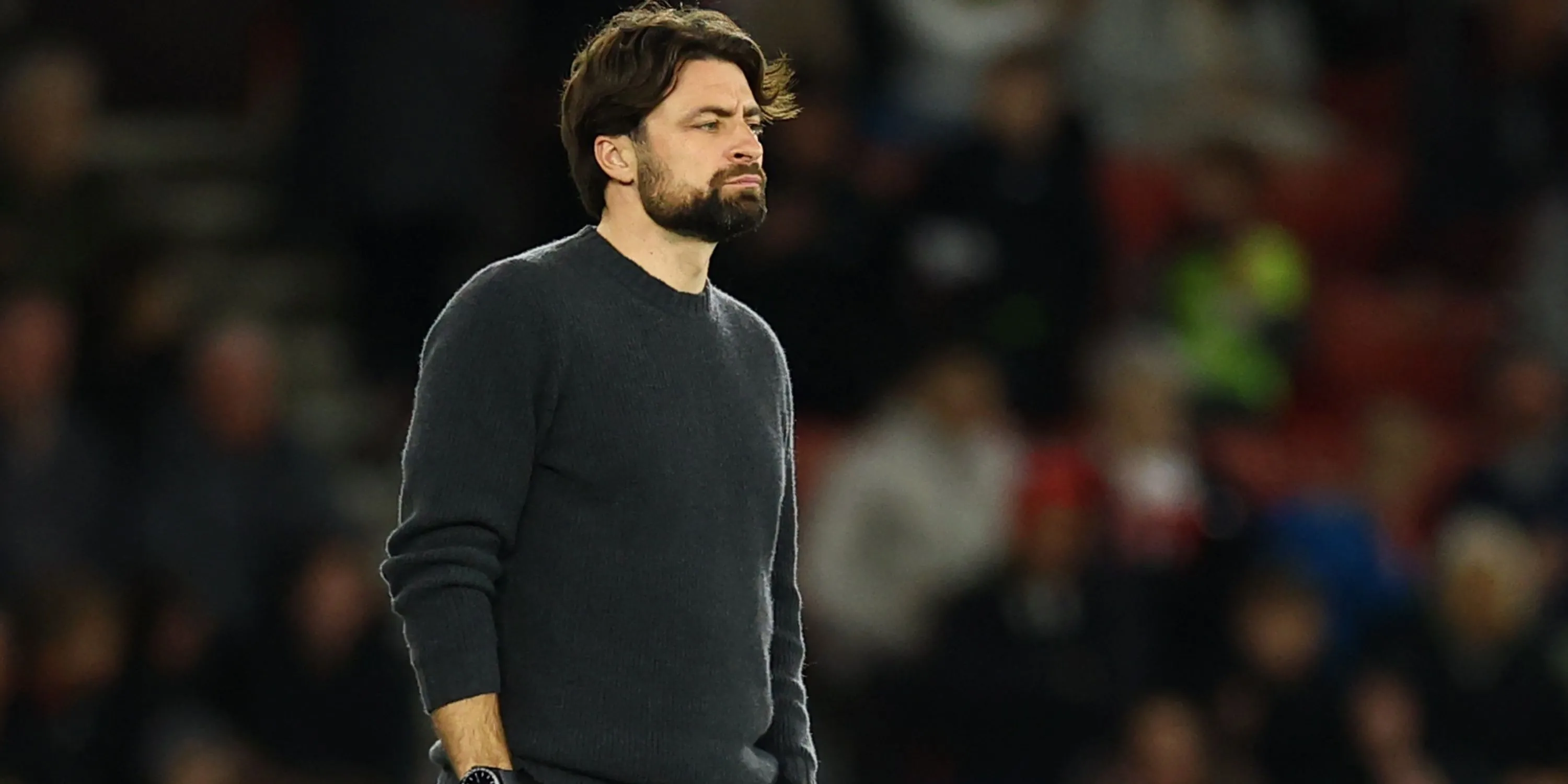 Huấn luyện viên Russell Martin của Rangers theo dõi trận đấu giao hữu