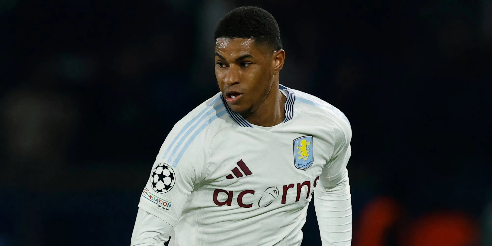 Marcus Rashford trong màu áo Manchester United giữa tin đồn chuyển nhượng và mùa giải 2024/25