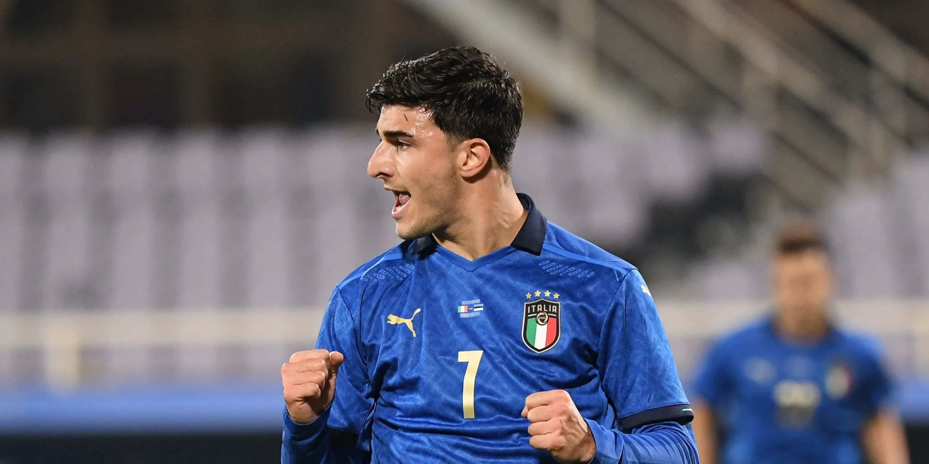 Riccardo Orsolini ăn mừng bàn thắng, tiền đạo cánh người Ý đang được Manchester United quan tâm từ Bologna.