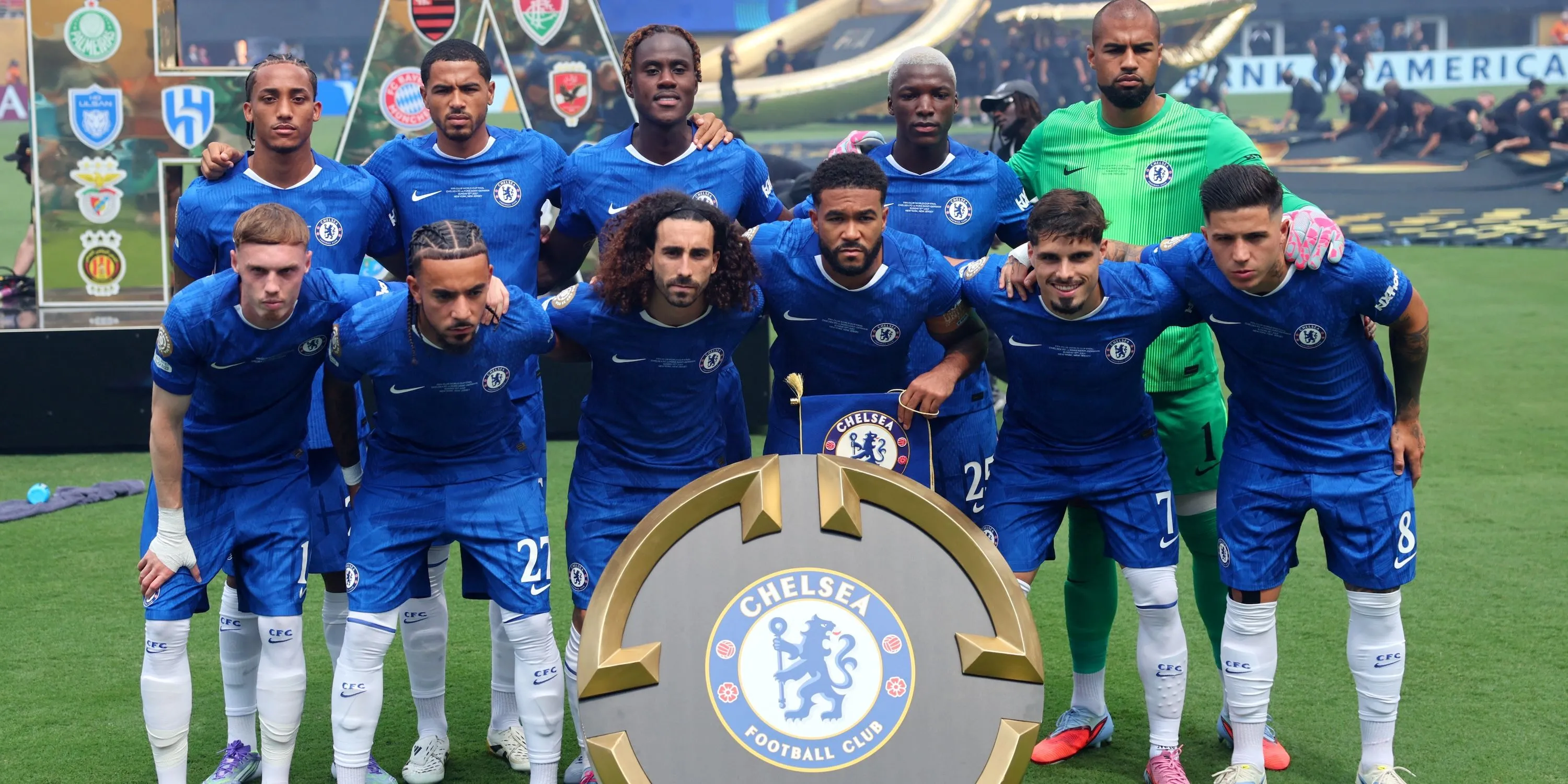 Tập thể đội hình Chelsea chuẩn bị cho mùa giải mới