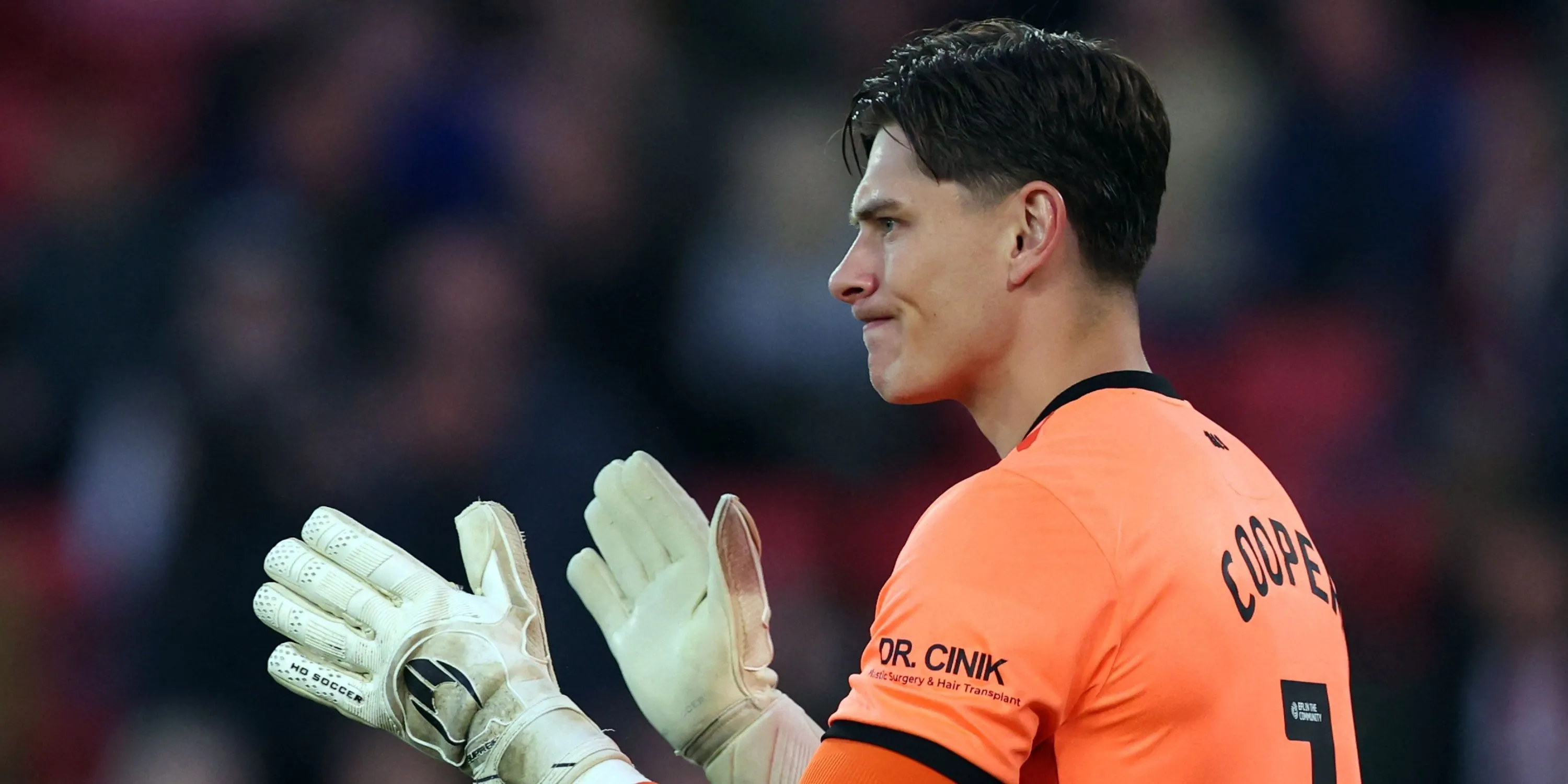 Thủ môn Michael Cooper trong màu áo Sheffield United tại Championship
