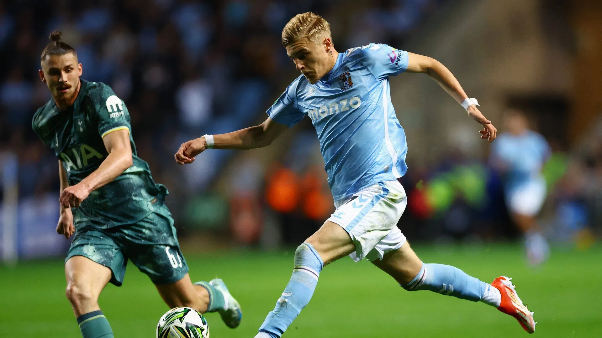 Tiền đạo trẻ Norman Bassette của Coventry City đang đối mặt với tương lai không chắc chắn trong kỳ chuyển nhượng hè.
