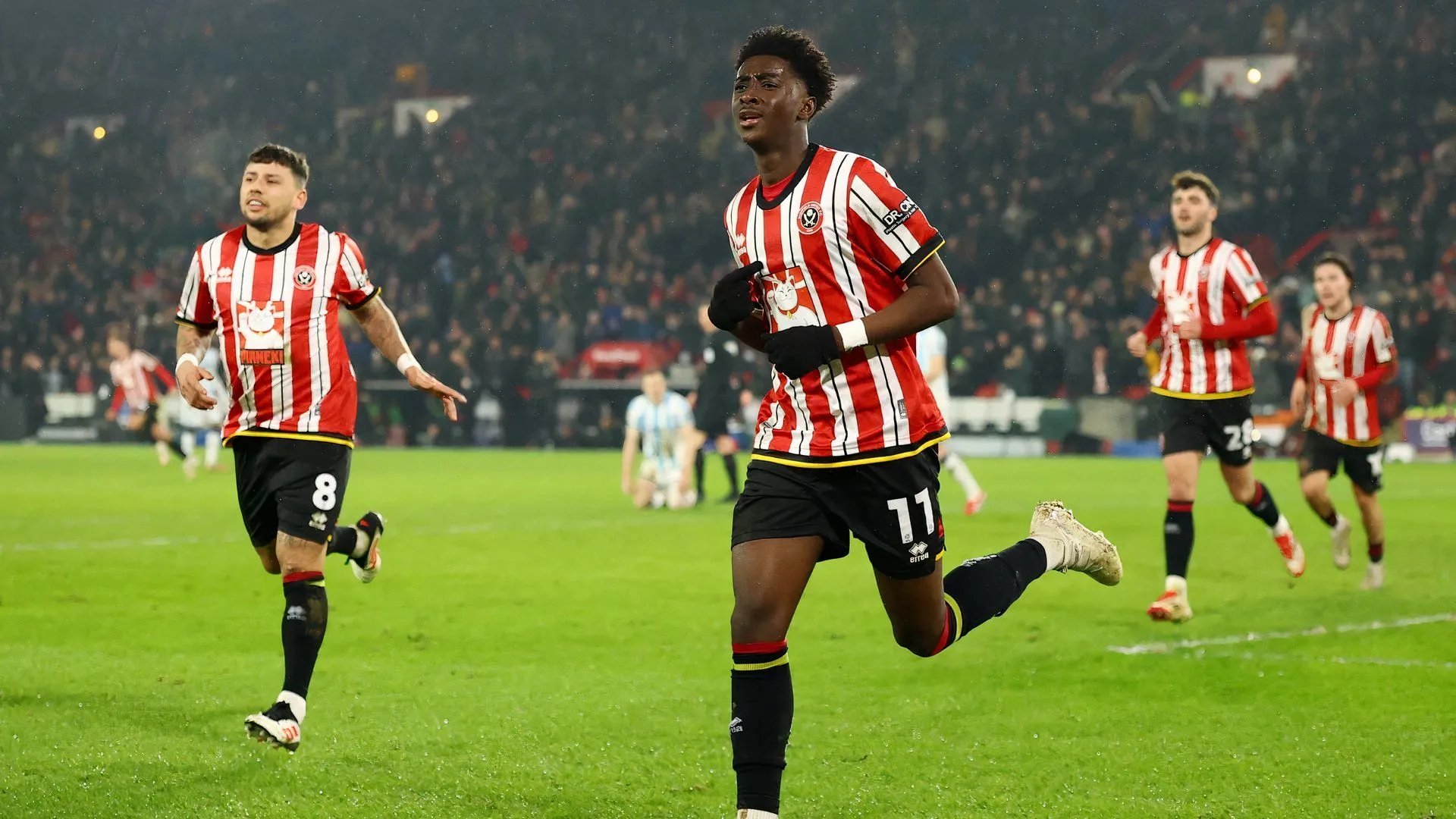 Tiền vệ Jesurun Rak-Sakyi ăn mừng bàn thắng trong màu áo Sheffield United