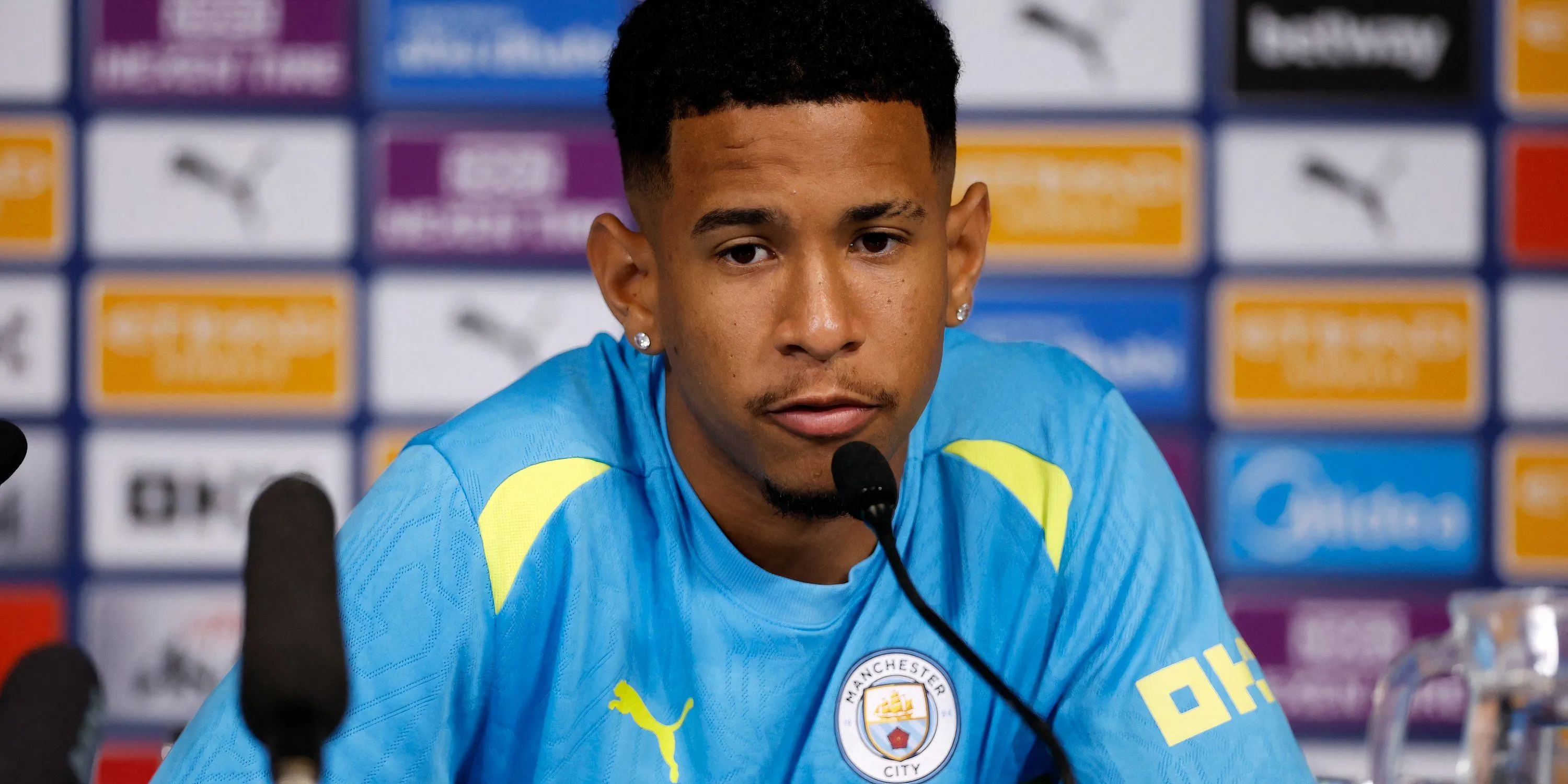 Savinho ra mắt Manchester City tại buổi họp báo