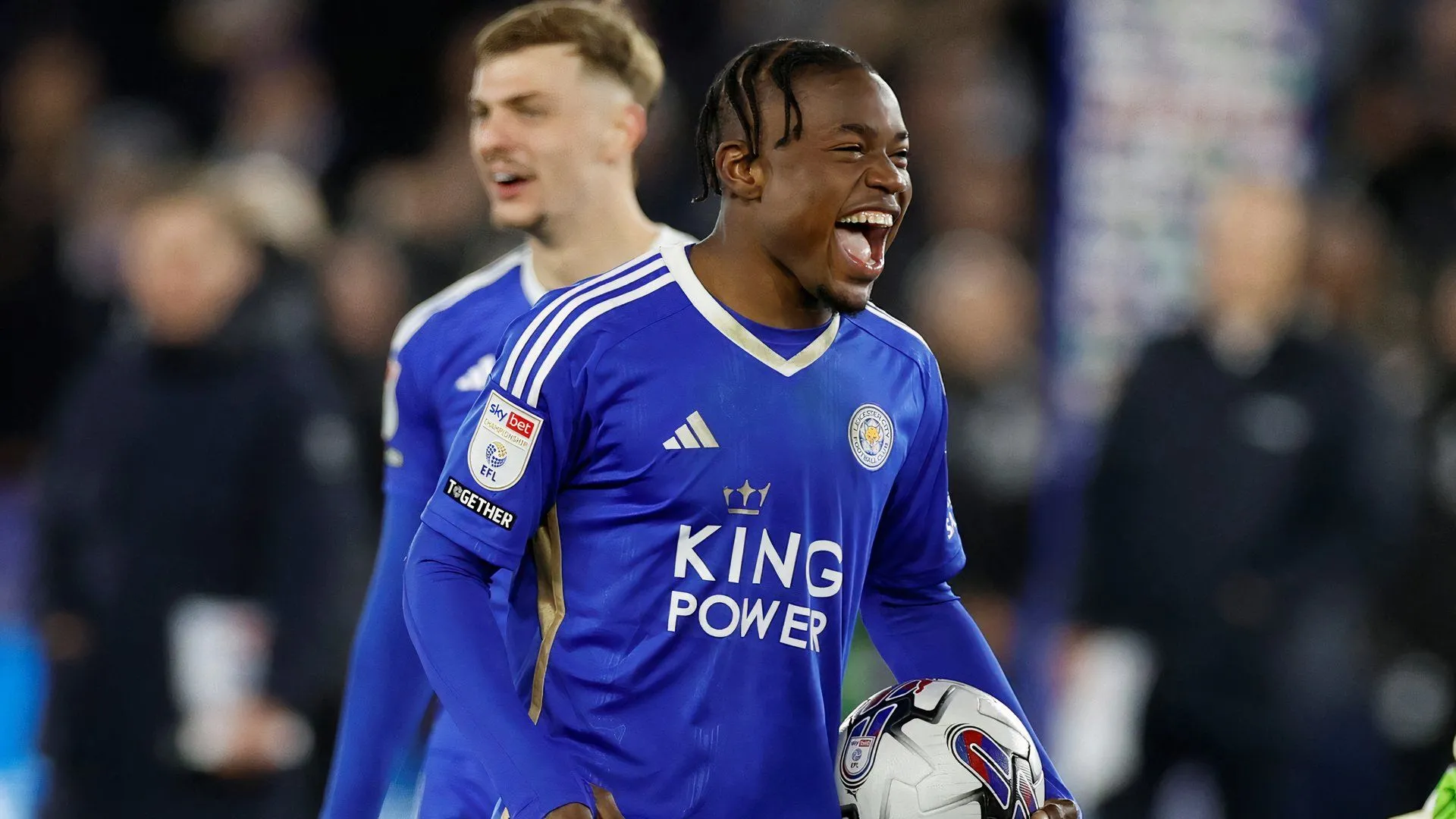Tiền vệ Abdul Fatawu, ngôi sao trẻ tiềm năng của Leicester City