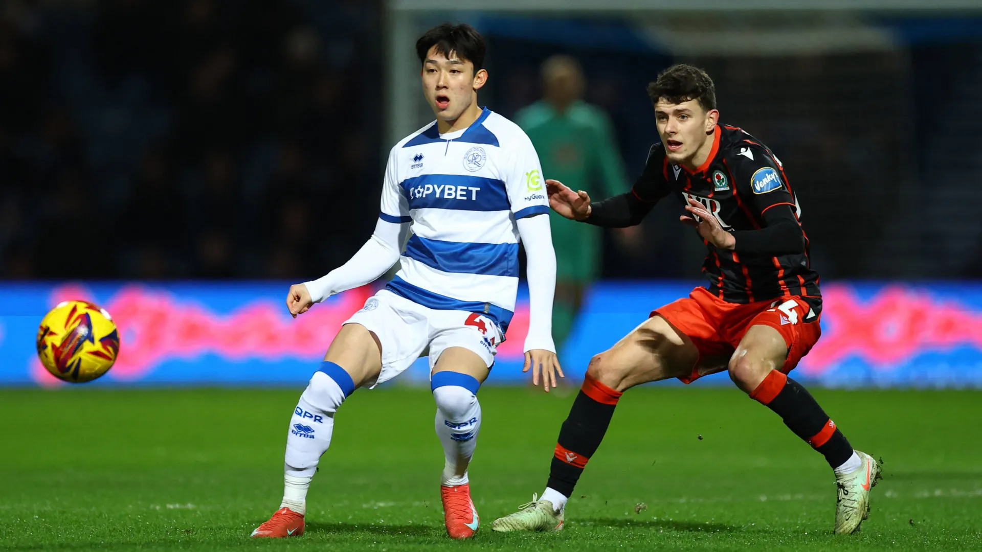 Yang Min-hyeok của Tottenham đang tập luyện trong màu áo QPR