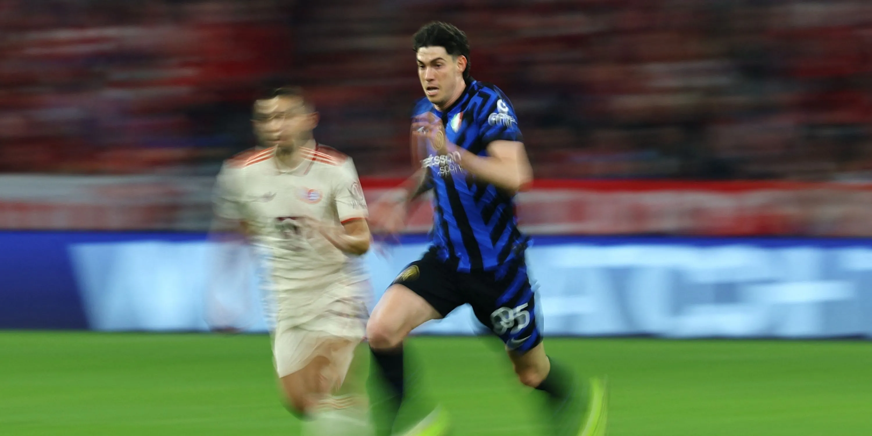 Alessandro Bastoni trong màu áo Inter Milan, sẵn sàng cho một bước ngoặt sự nghiệp