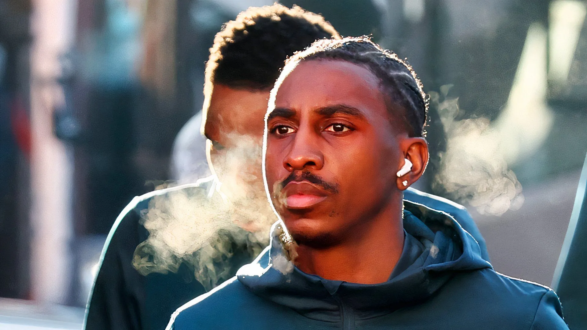 Amari'i Bell, hậu vệ của Charlton Athletic, đang chơi bóng