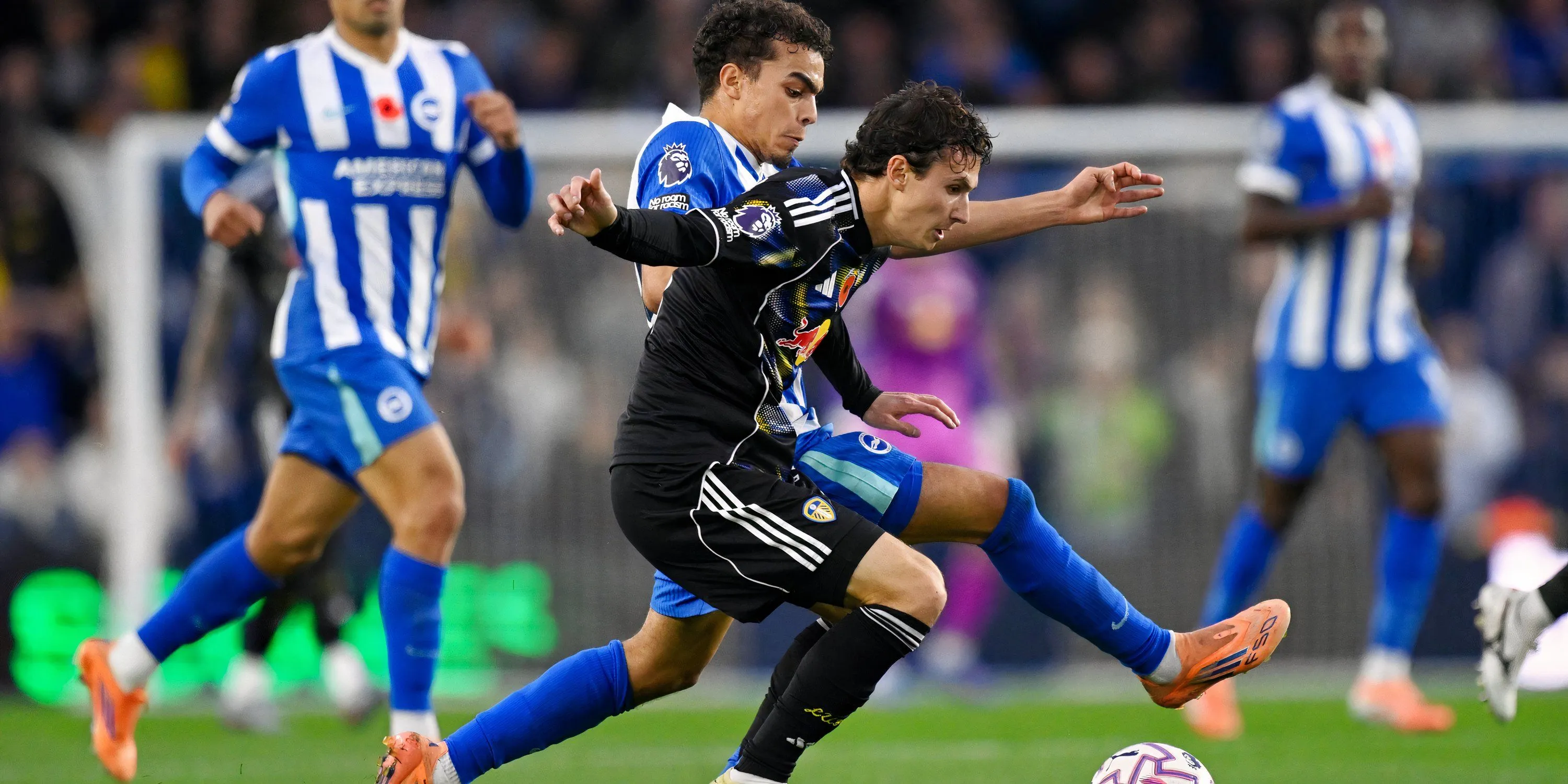 Brenden Aaronson vẫn chưa tìm được phong độ ổn định tại Leeds United