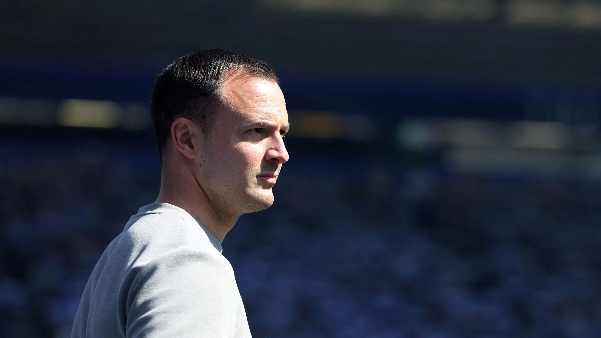 Chris Davies, huấn luyện viên Birmingham City, trong cuộc phỏng vấn