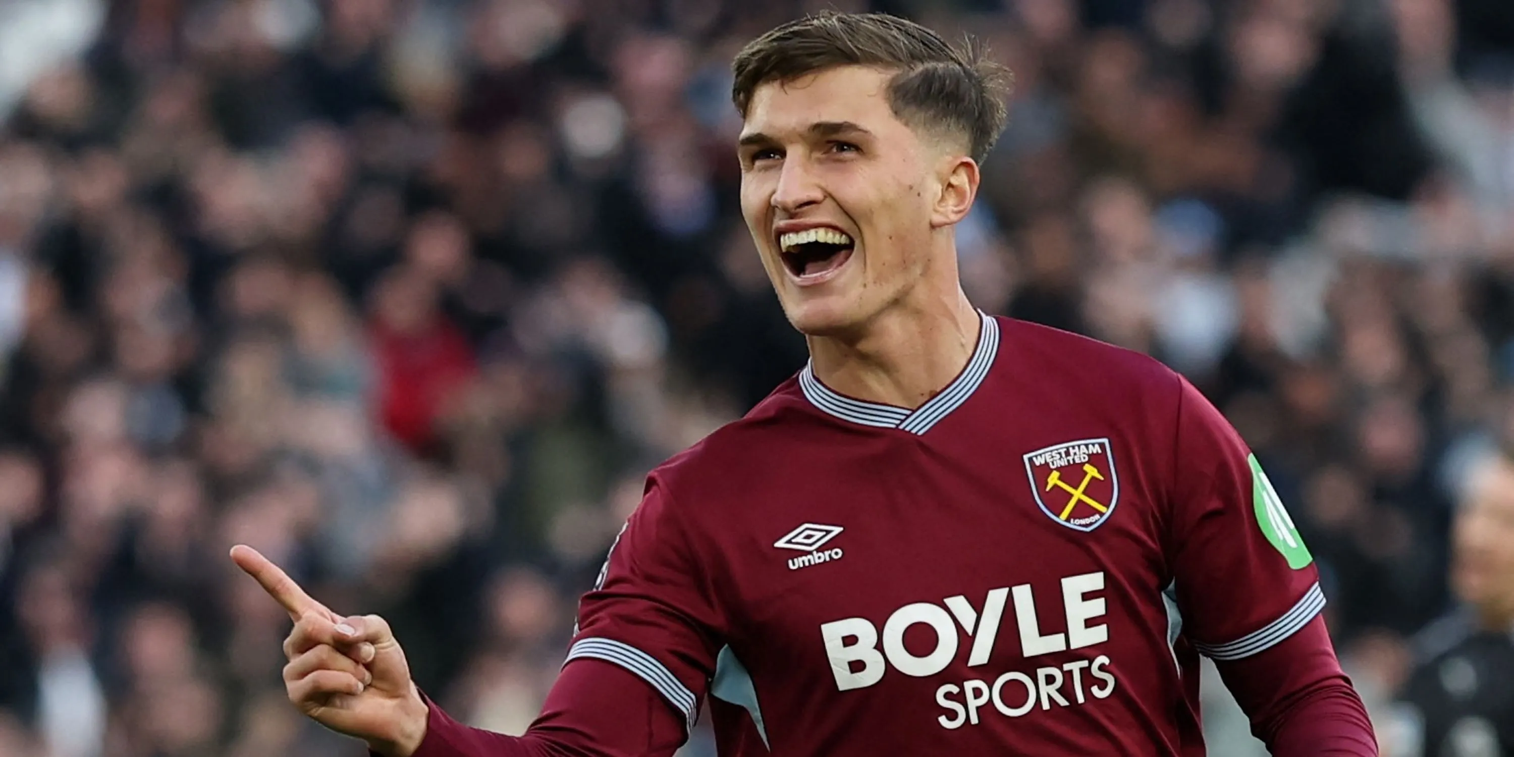 Freddie Potts ăn mừng sau khi ghi bàn cho West Ham trước Newcastle (bàn này sau đó bị huỷ)