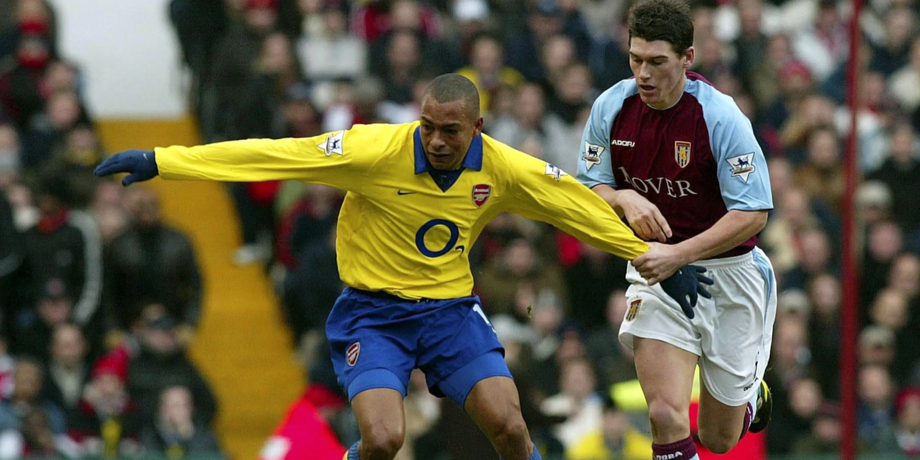 Gilberto Silva trong bộ áo Arsenal năm 2004