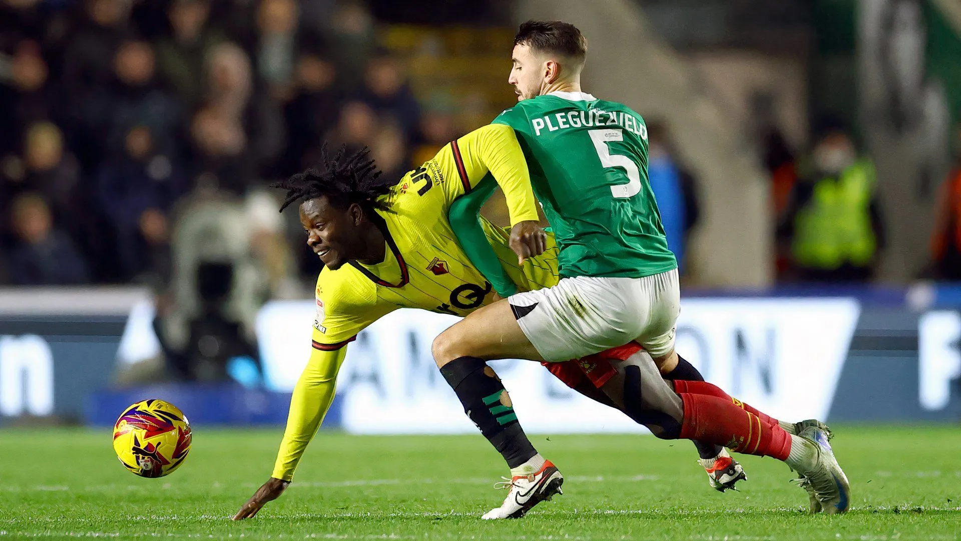 Julio Pleguezuelo - hậu vệ từ Tây Ban Nha