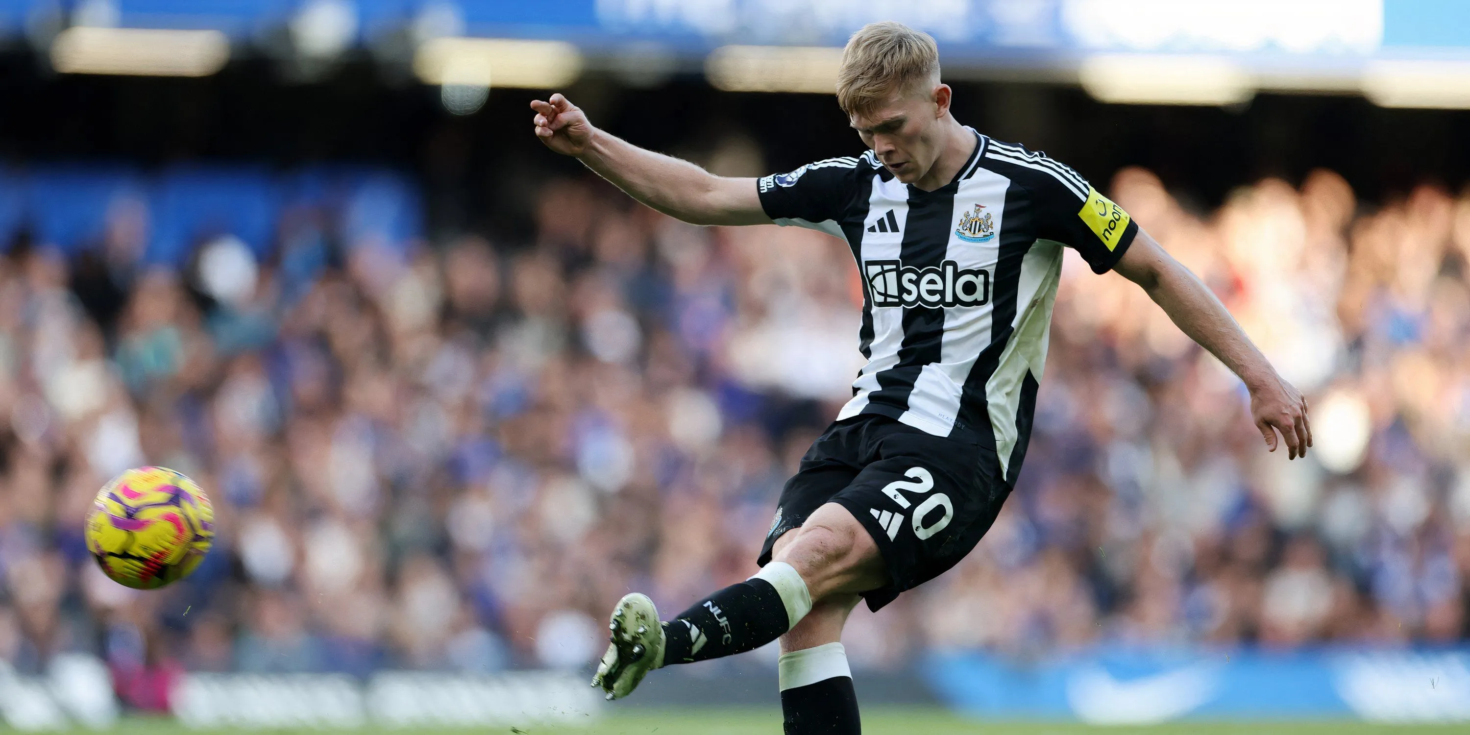 Lewis Hall quay trở lại ghế dự bị sau chấn thương kéo dài