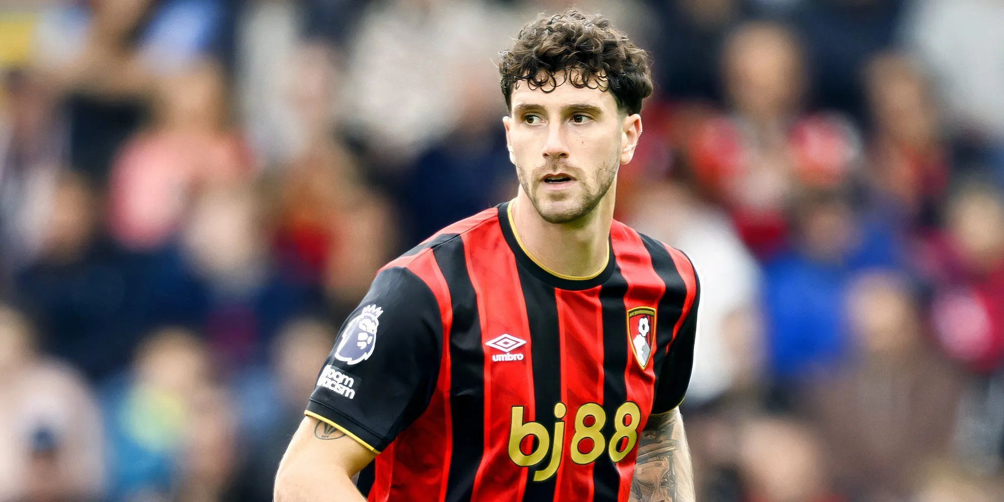 Marcos Senesi trong trận đấu của Bournemouth ở Premier League 2025/26