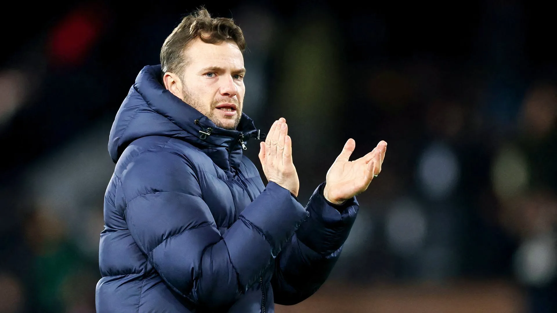 Sơ đồ chiến thuật bốn hàng phòng ngự với hàng công bốn người